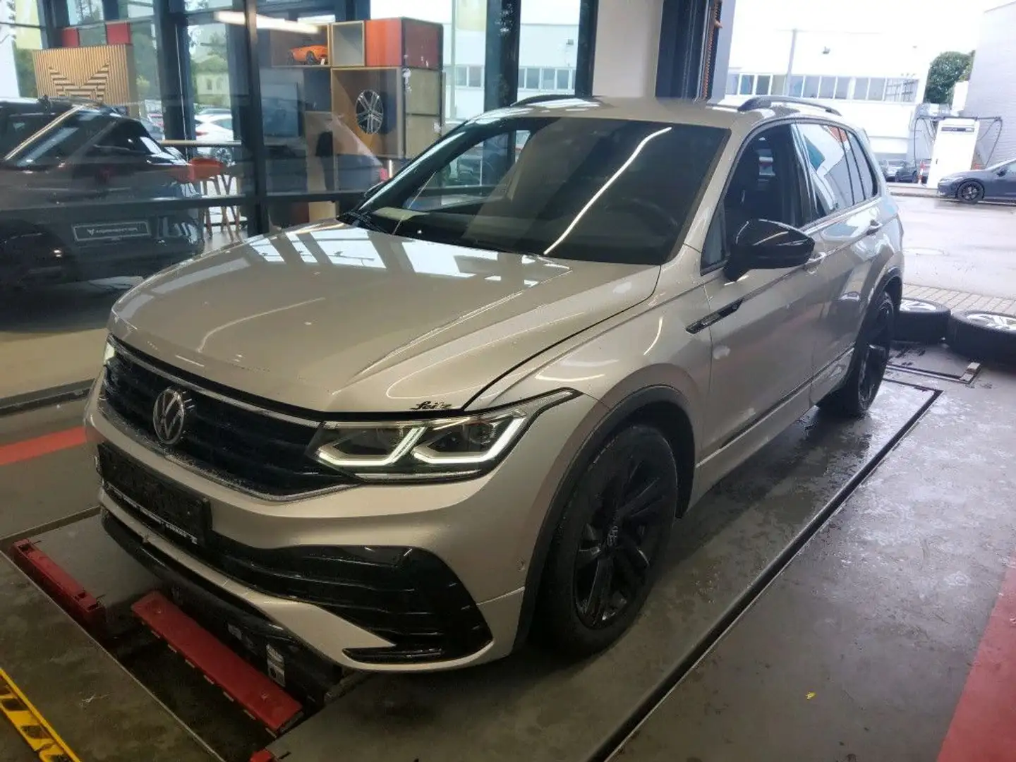 Volkswagen Tiguan R-Line 4M*SIDE*MATRIX*19*DIGITAL*8 FACH* Argent - 1