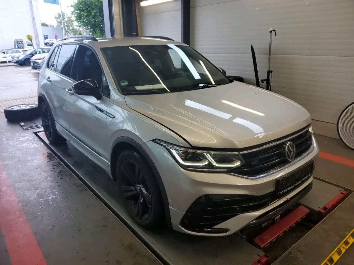 Volkswagen Tiguan R-Line 4M*SIDE*MATRIX*19*DIGITAL*8 FACH* Argent - 2