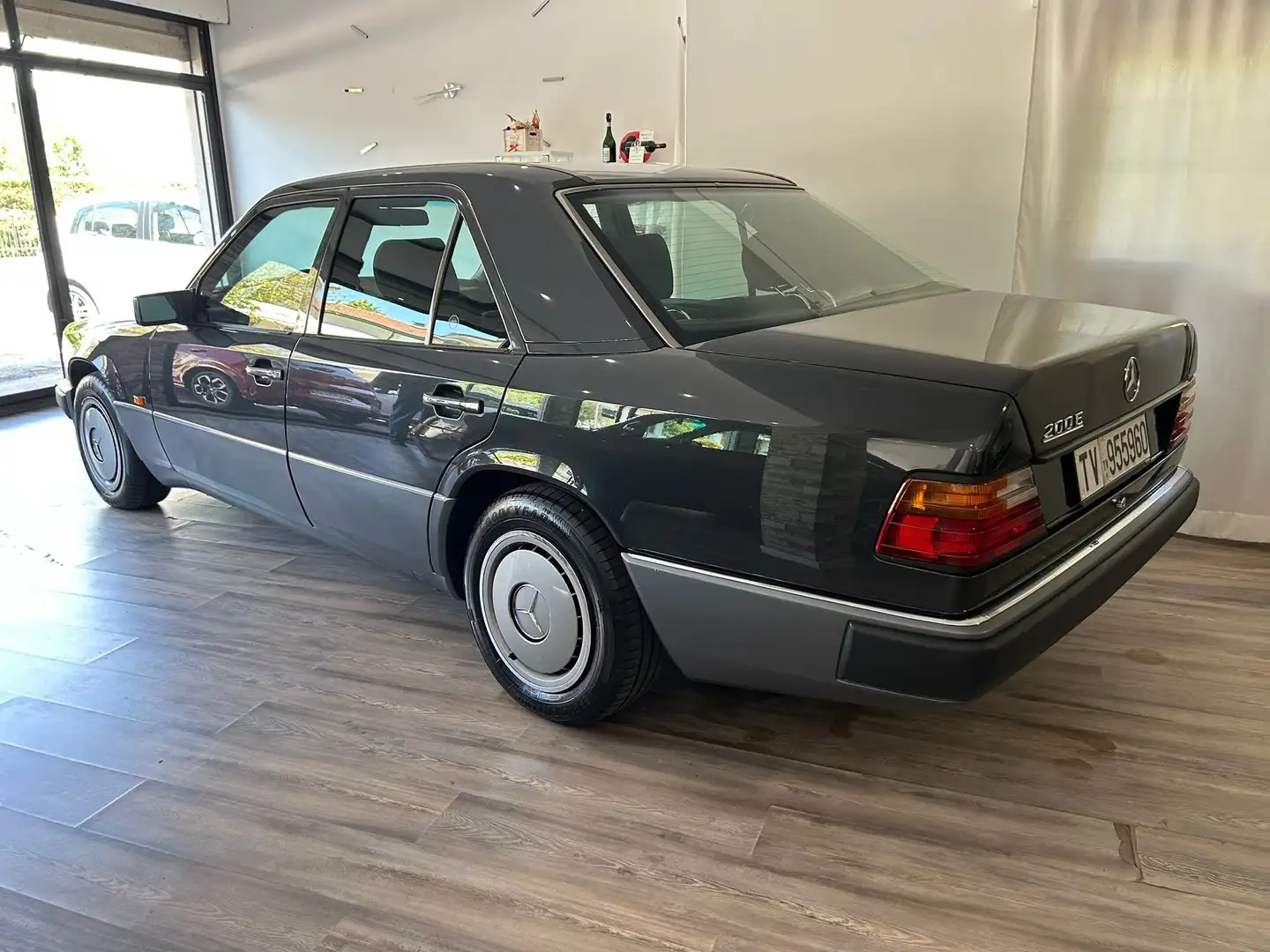 Mercedes-Benz E 200 (124) Schwarz - 2
