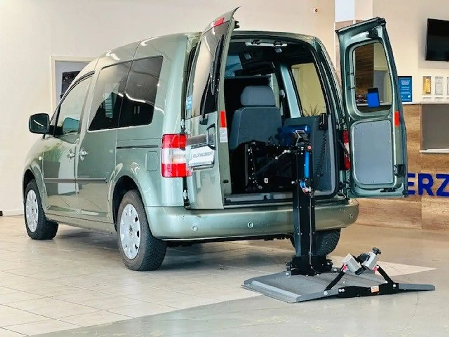 Volkswagen Caddy -DSG-Behindertengerecht-Lift-Rutschbrett Zelená - 1