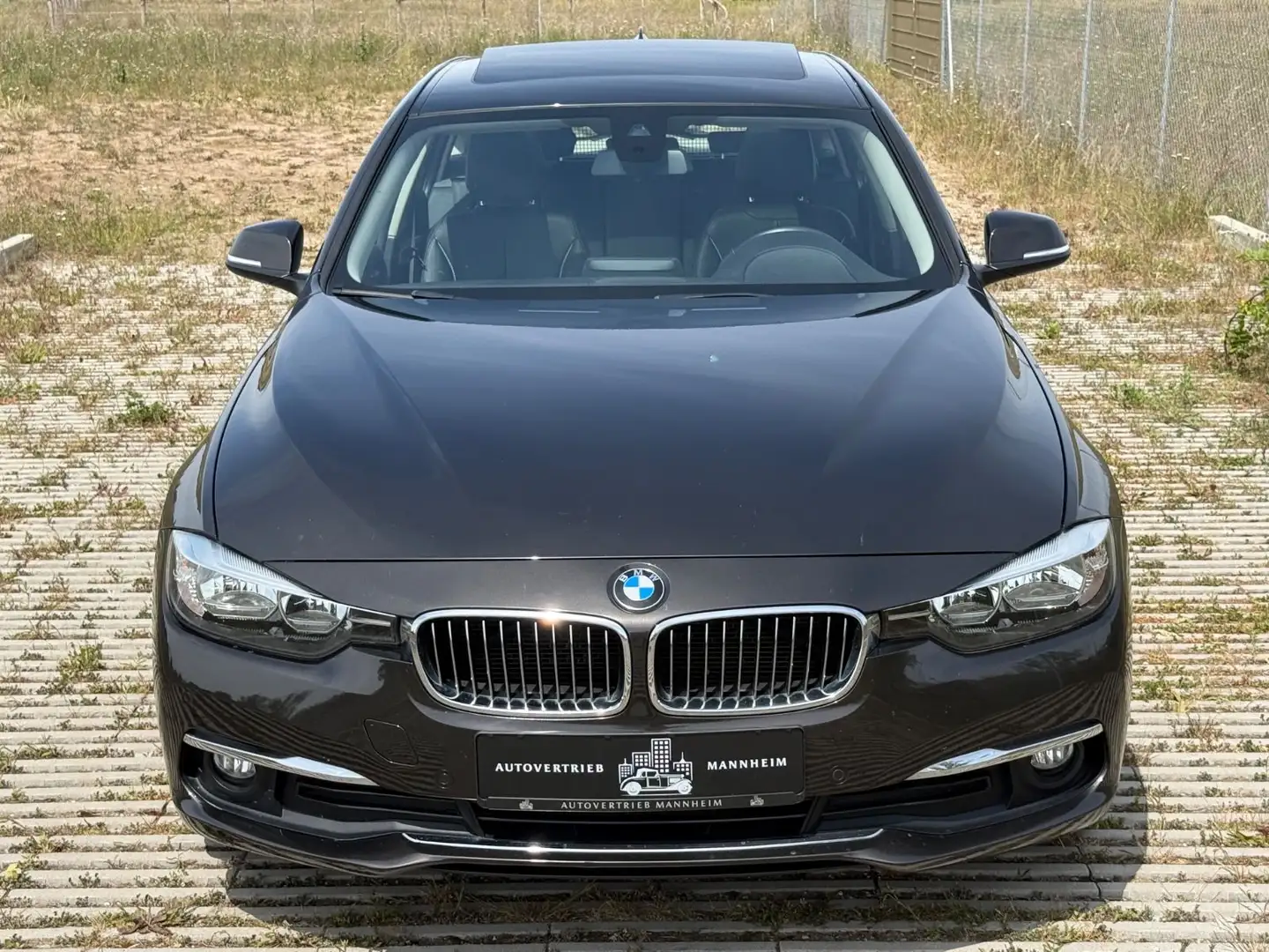 BMW 318 i  Touring Luxury Line /PANORAMA/SHZ/PDC/LED Bruin - 2