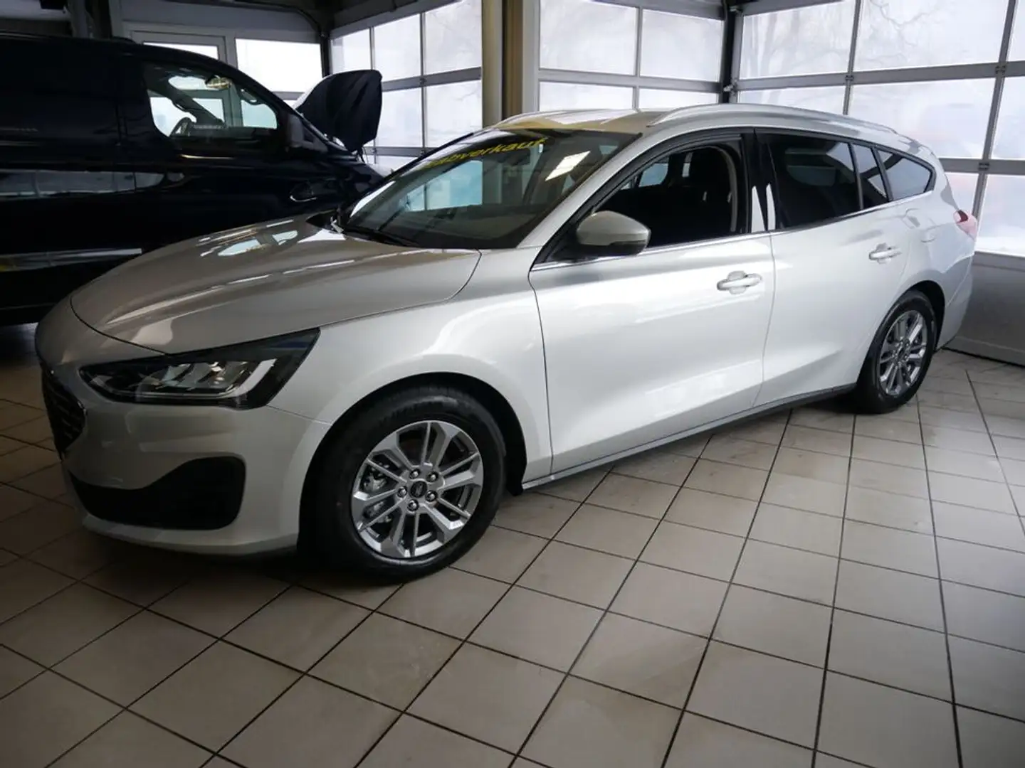 Ford Focus Turnier 1,5 EcoBlue Titanium Edition Aut. Silber - 1