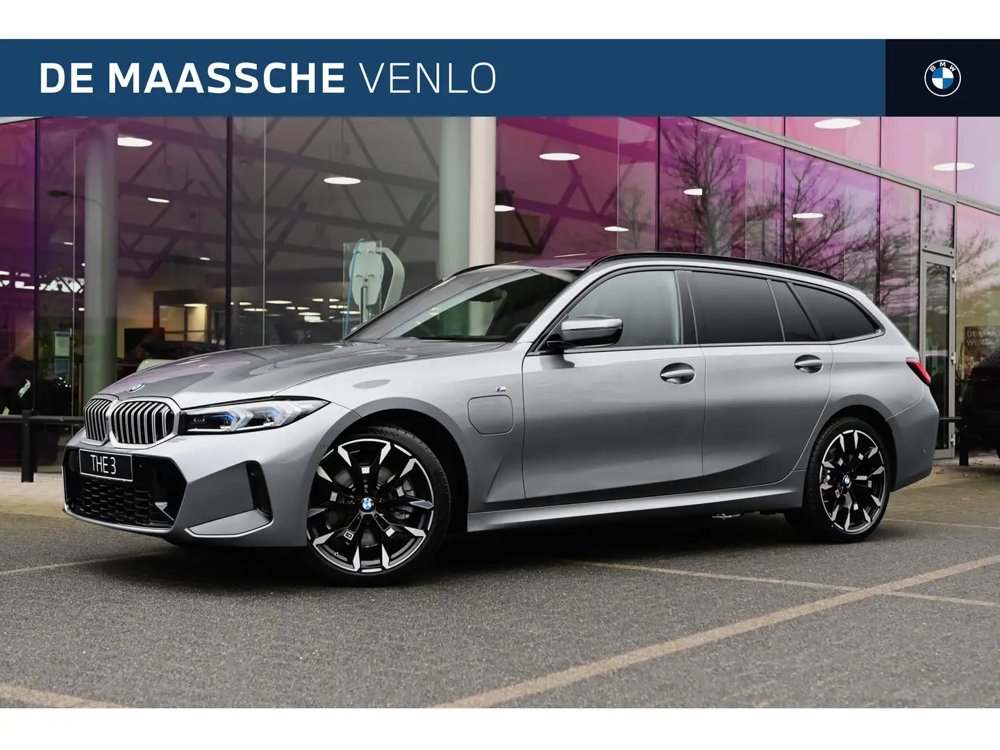 BMW 330 3 Serie Touring 330e M Sport Automaat / Panoramada Grijs - 1