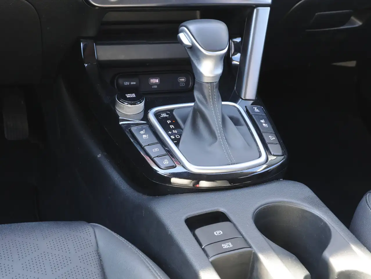 Kia Seltos снимка Kia Seltos