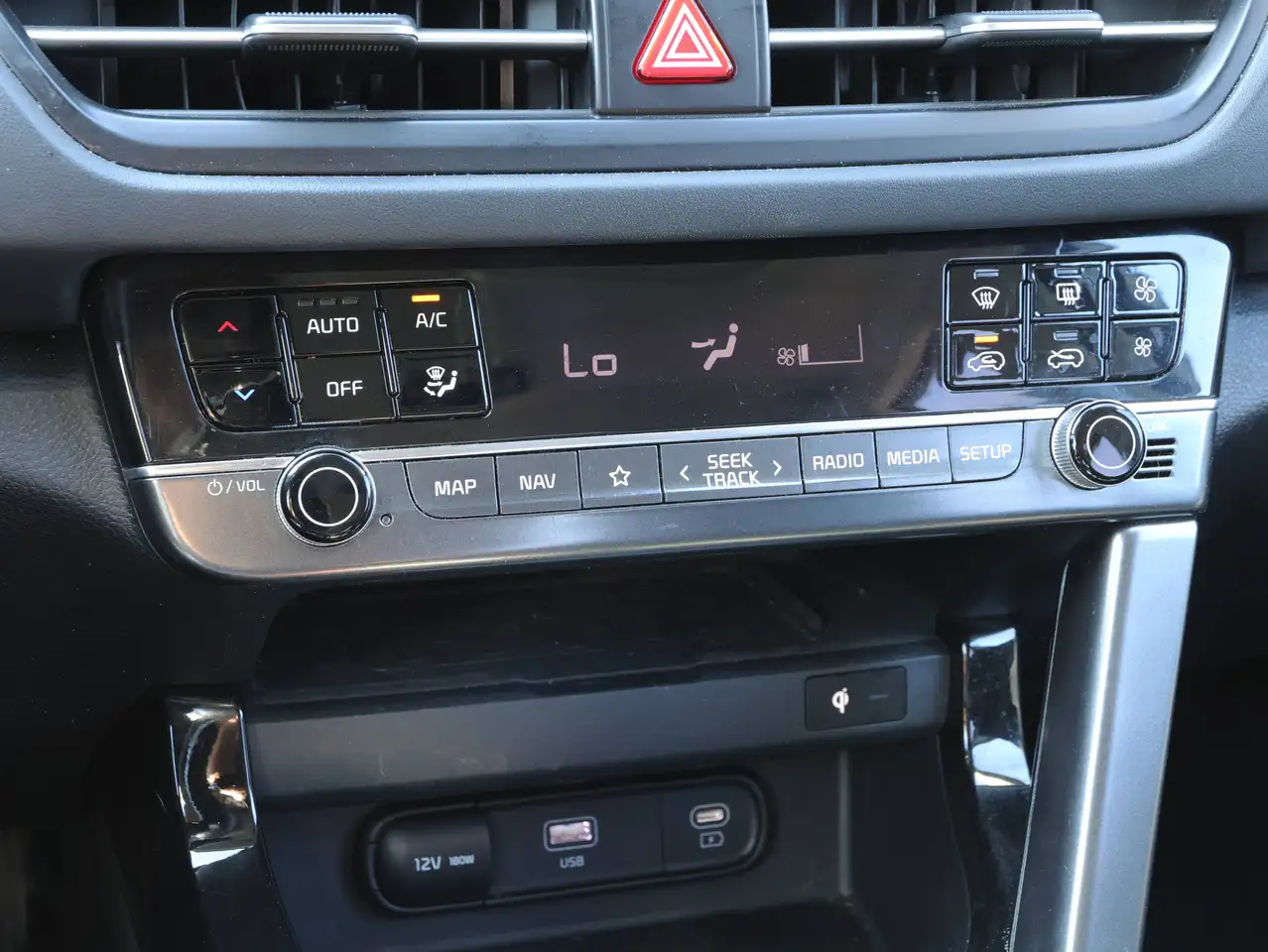 Kia Seltos снимка Kia Seltos