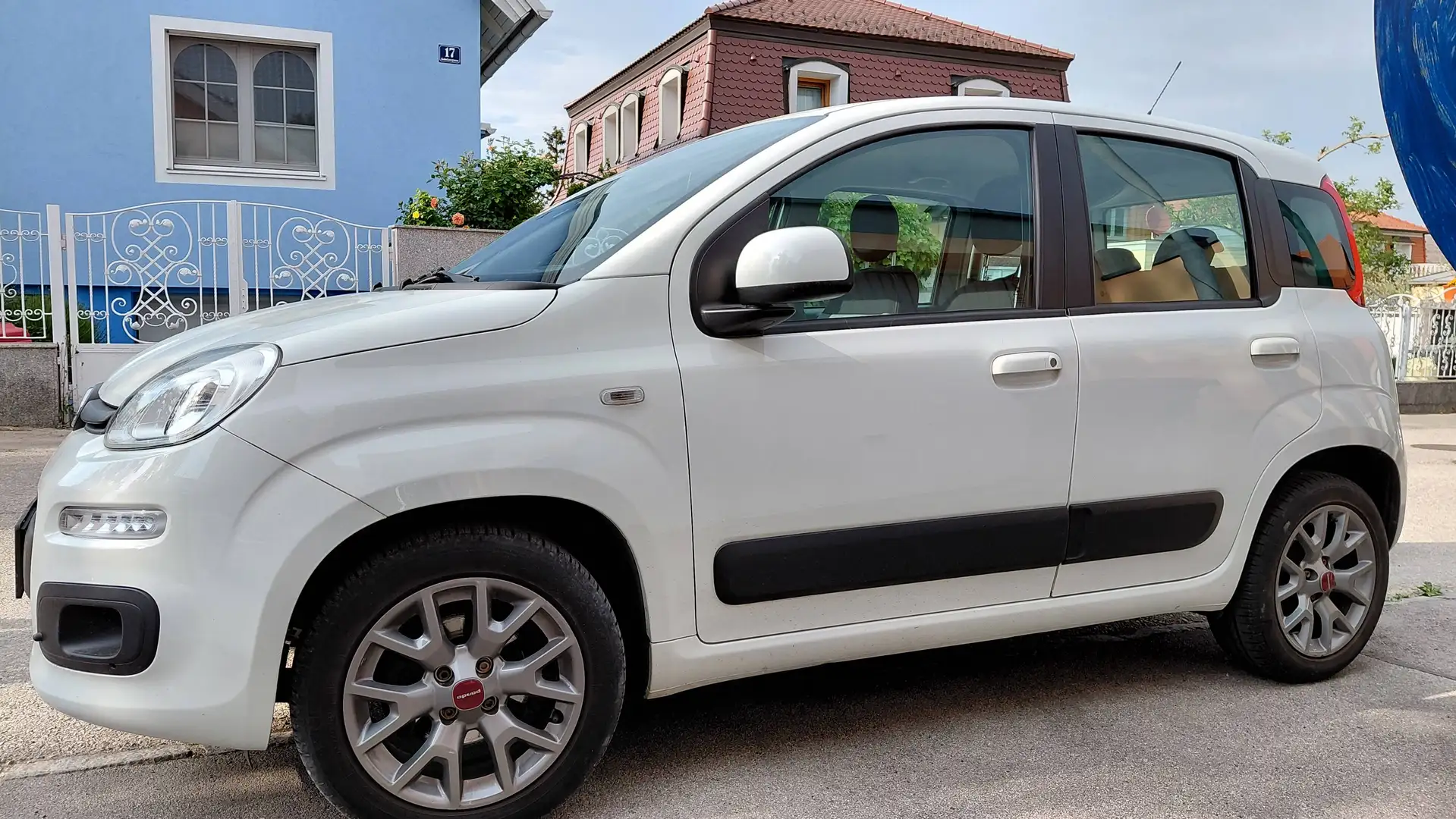 Fiat Panda Panda 1,2 70 Lounge Lounge Weiß - 1