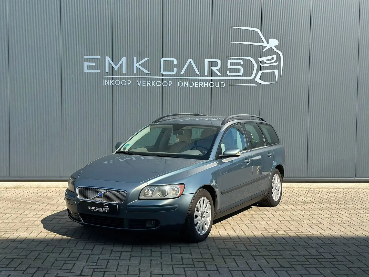 Volvo V50 2.4 Momentum / Automaat / Leer / PARKSEN. Gris - 1