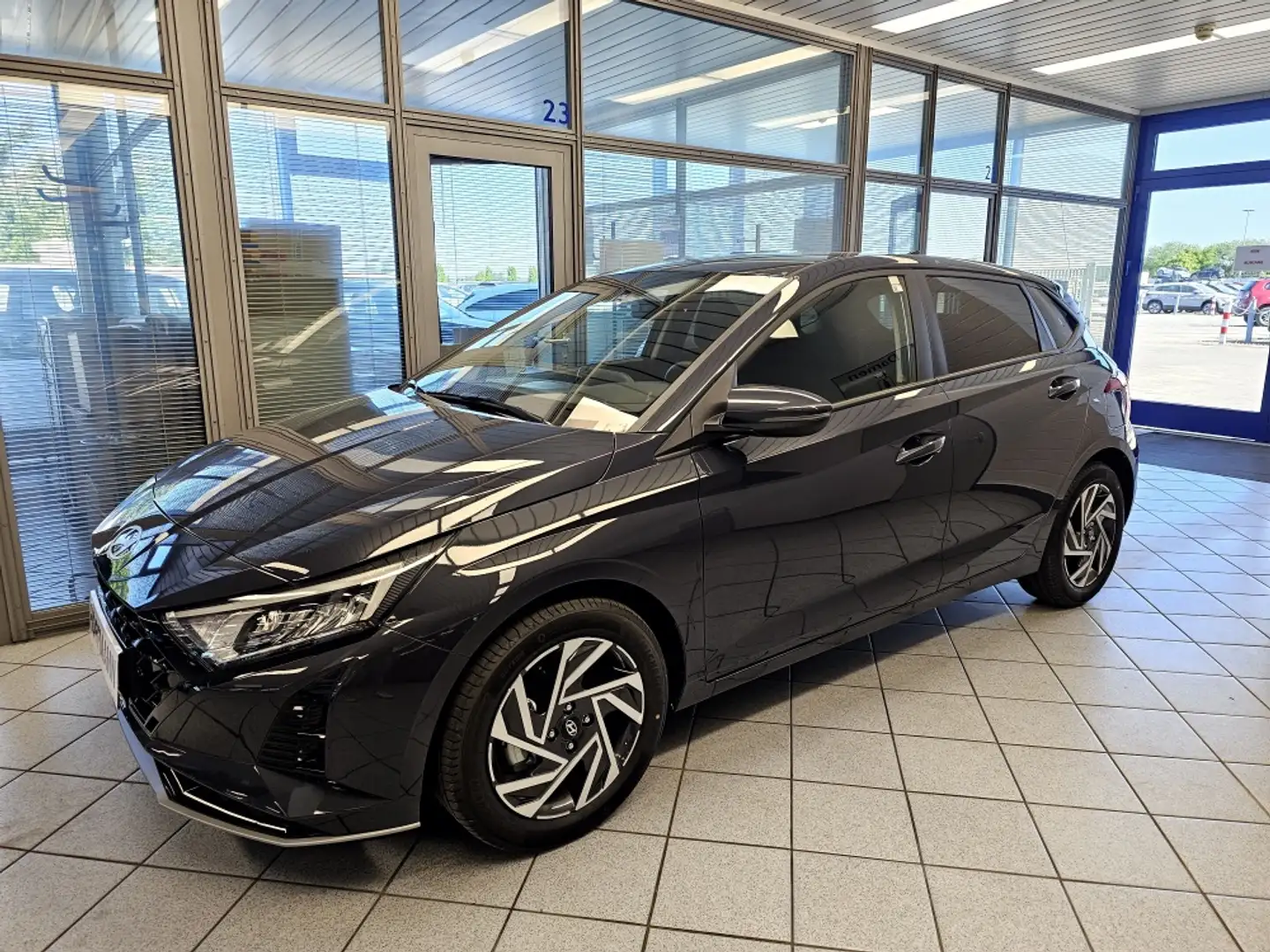 Hyundai i20 Trend Navi,Kamera,Bi-LED-Scheinw.,SHZ,Alu Grau - 2