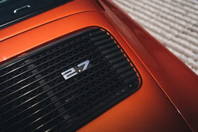 Porsche 911 view 8