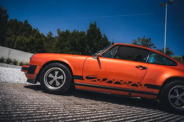 Porsche 911 view 10