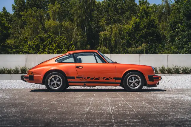 Porsche 911 view 4