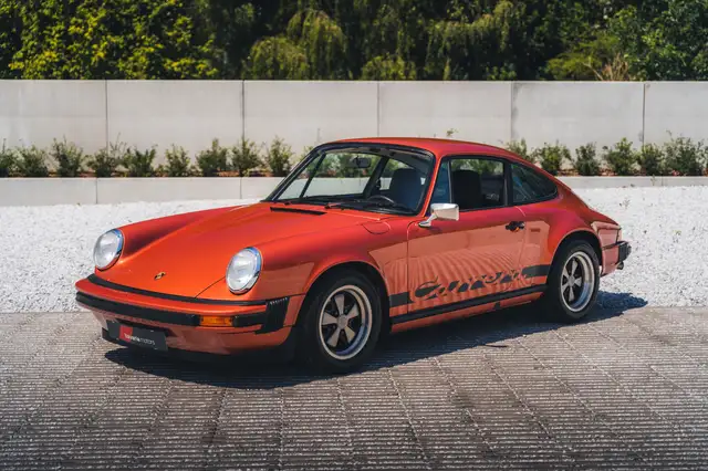 Porsche 911 view 3