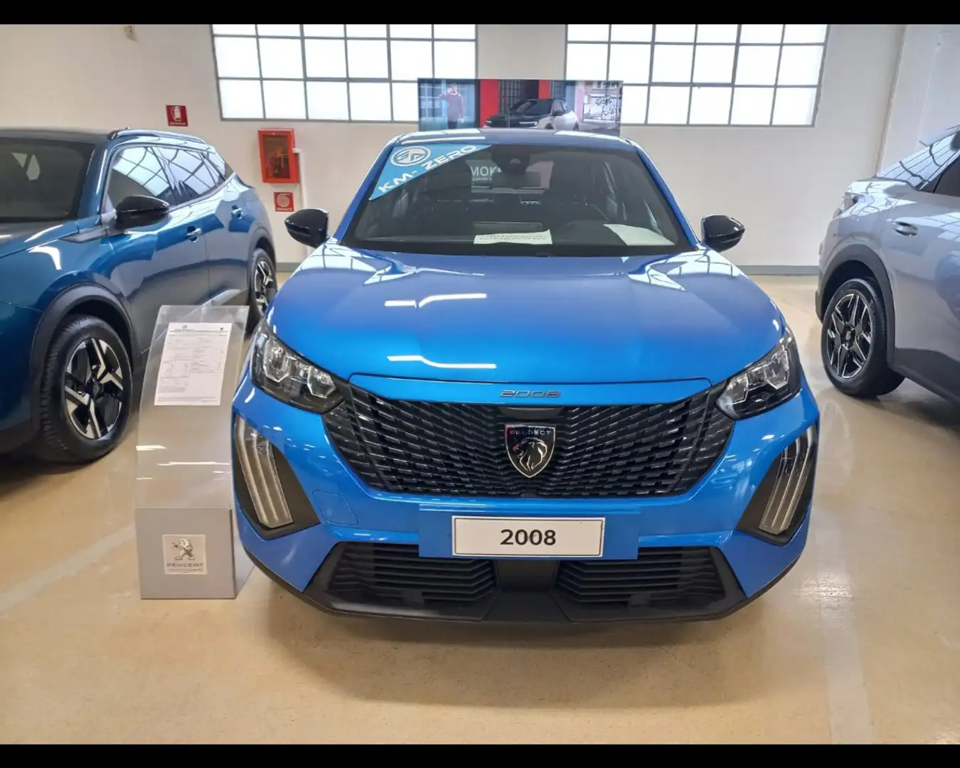 Peugeot 2008 Style Hybrid 136 e-DCS6 Blu/Azzurro - 2