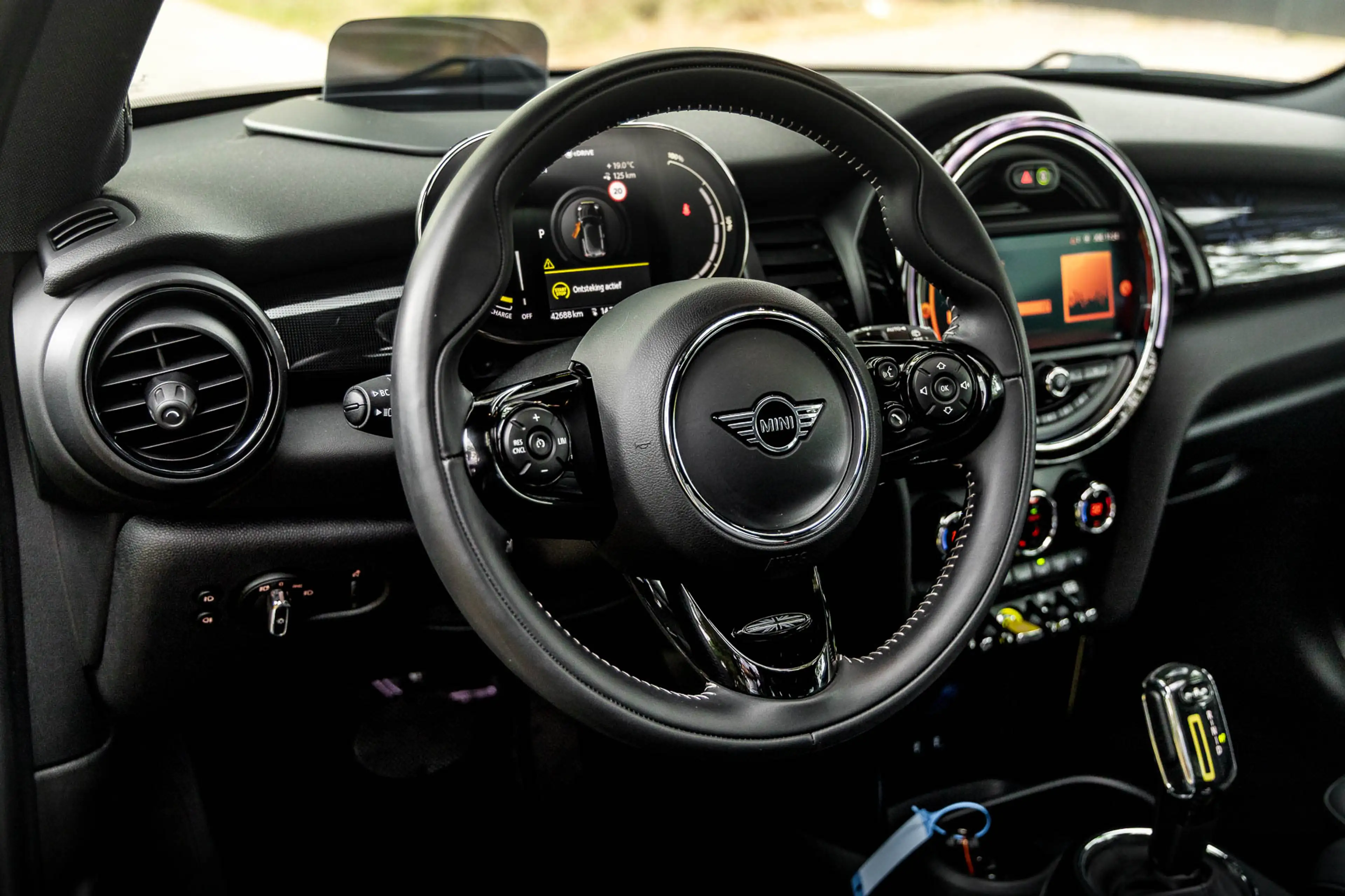 MINI Cooper SE British Racing Green * Pano * Leder * HUD * H/K * Camera * LED * — photo 15
