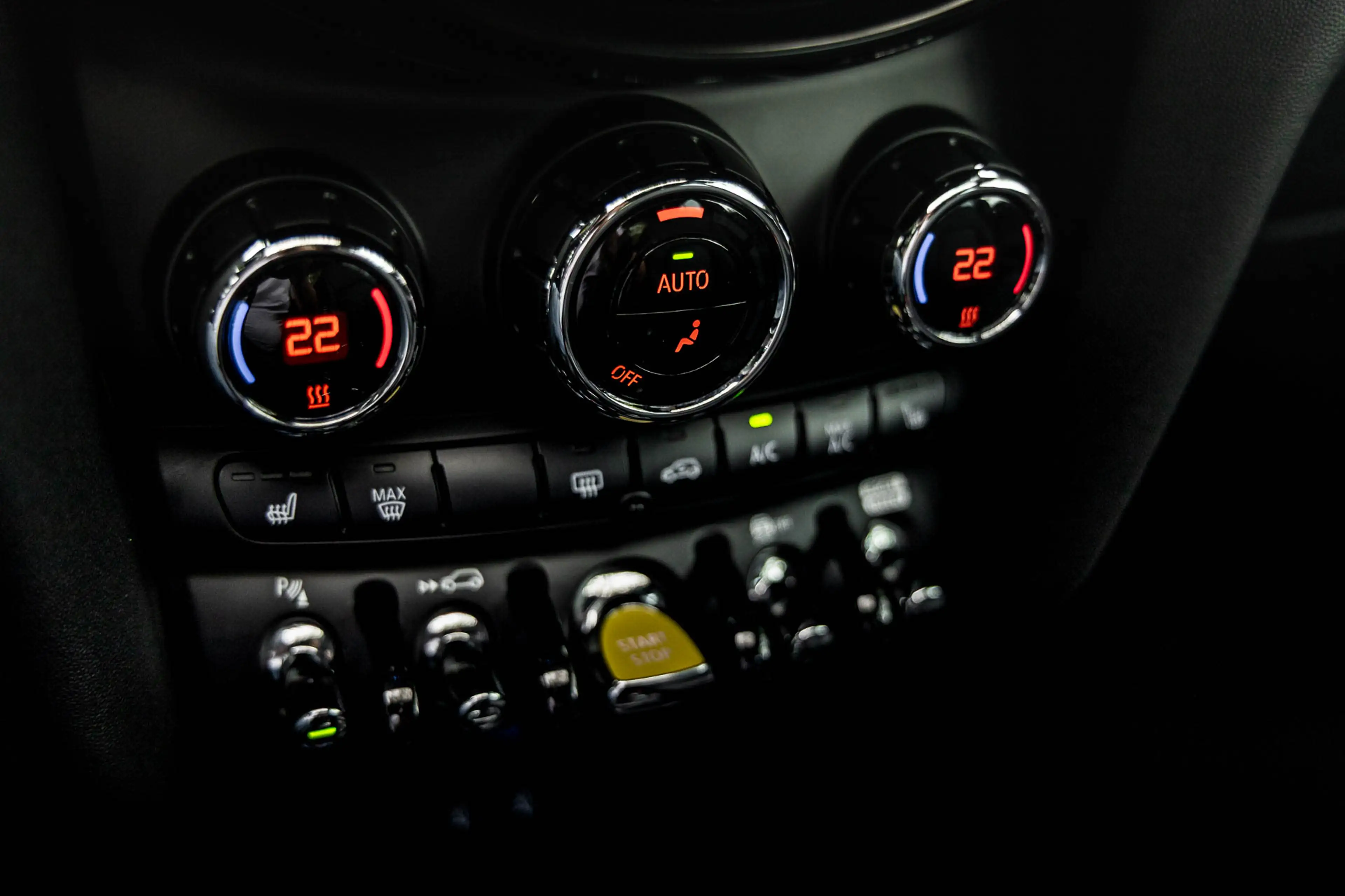 MINI Cooper SE British Racing Green * Pano * Leder * HUD * H/K * Camera * LED * — photo 14