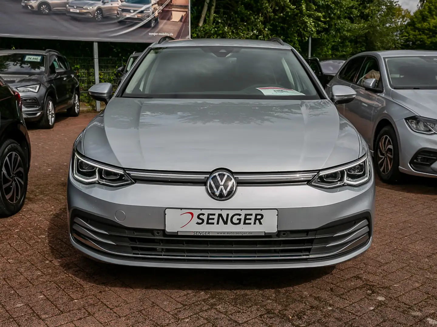 Volkswagen Golf VIII Variant 2.0 TDI Style DSG Navi HuD Silber - 2