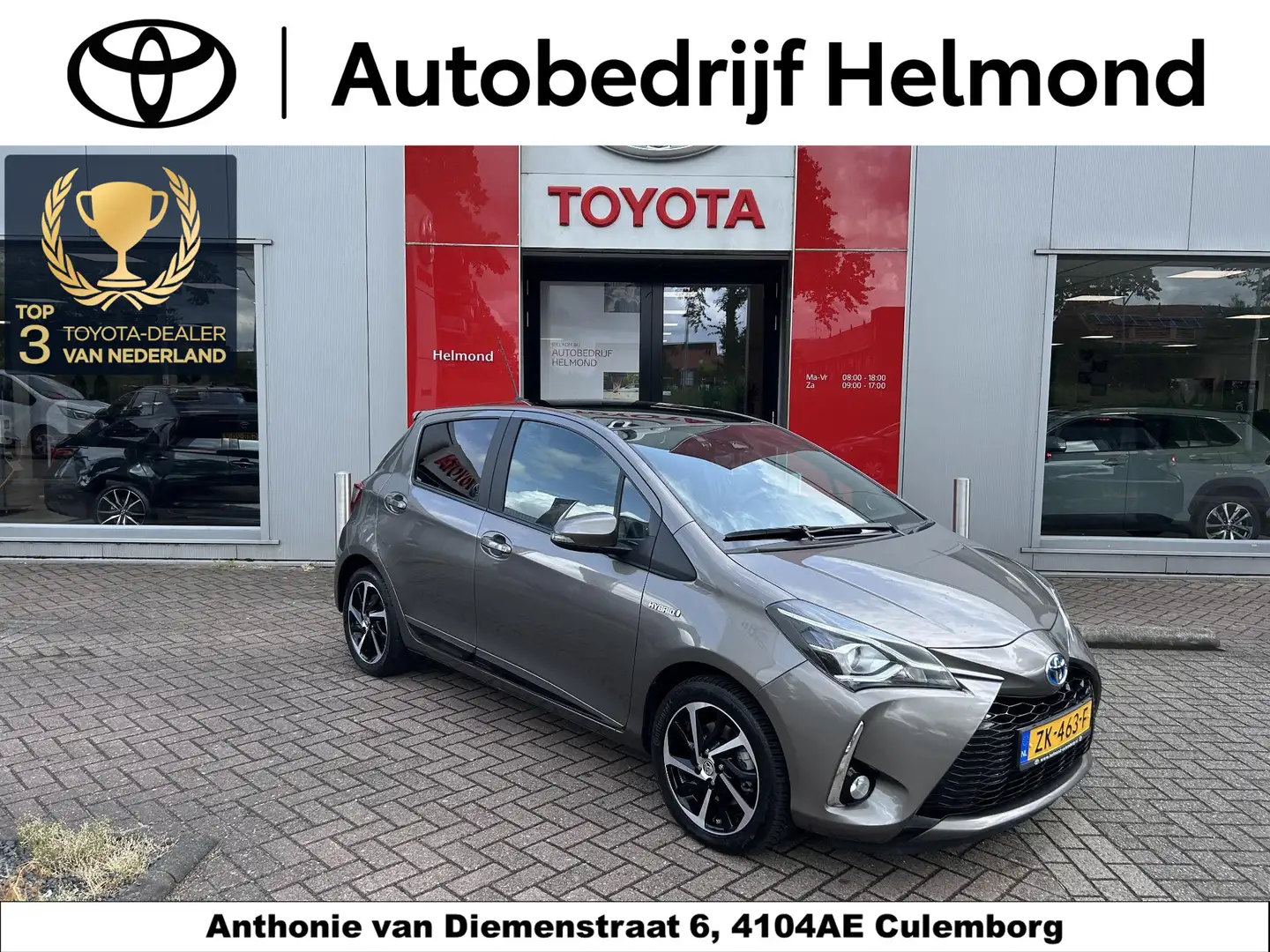 Toyota Yaris 1.5 Hybrid Executive Grijs - 1