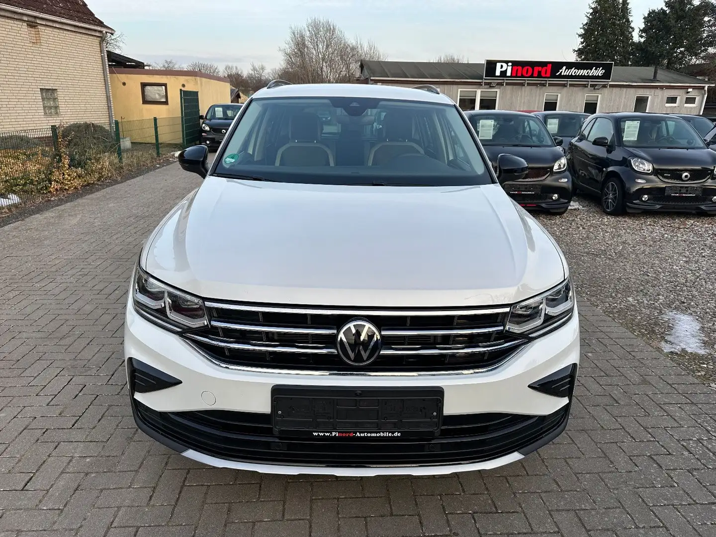 Volkswagen Tiguan Urban SPORT-150PS-LED-ACC-AHK-360°KAM Weiß - 2