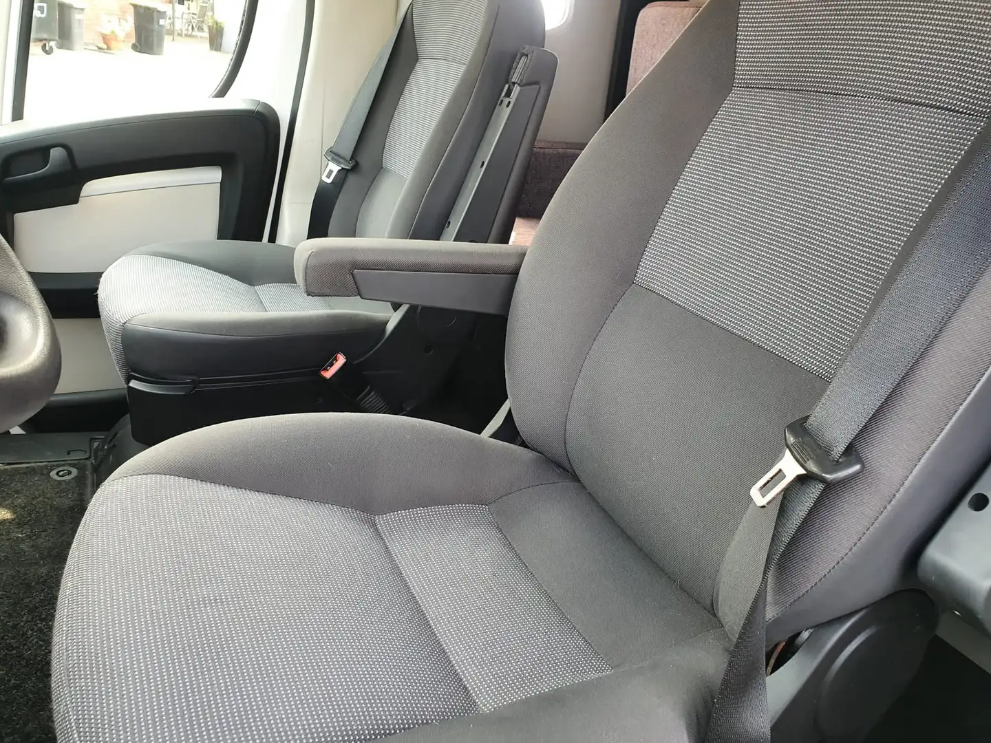 Peugeot EQUI-TREK Sonic 5. Vieh -/ Pferdetransporter Білий - 2