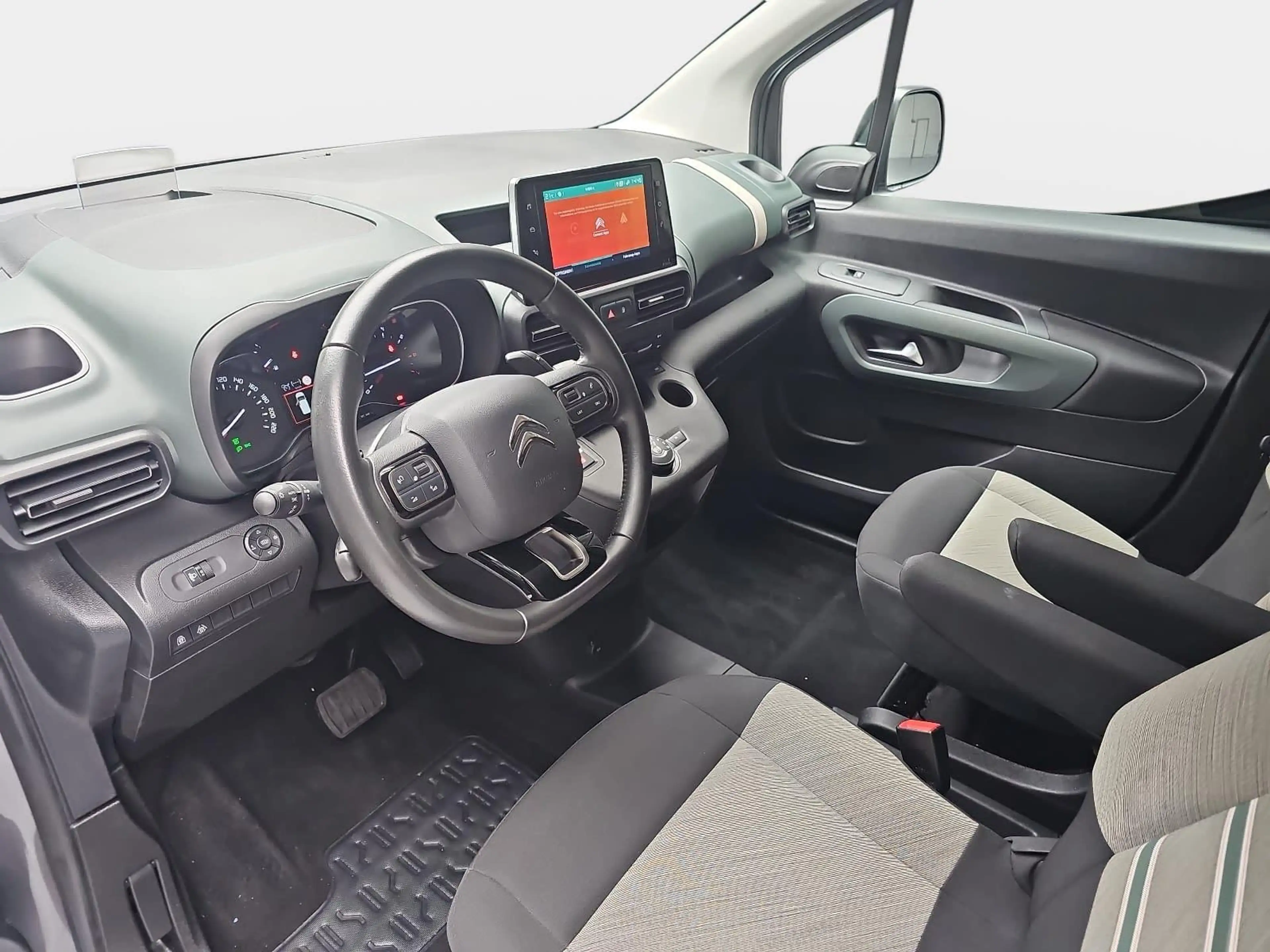Citroen Berlingo Berlingo 1.2 PureTech 130 Shine XL HUD Kamera — photo 20