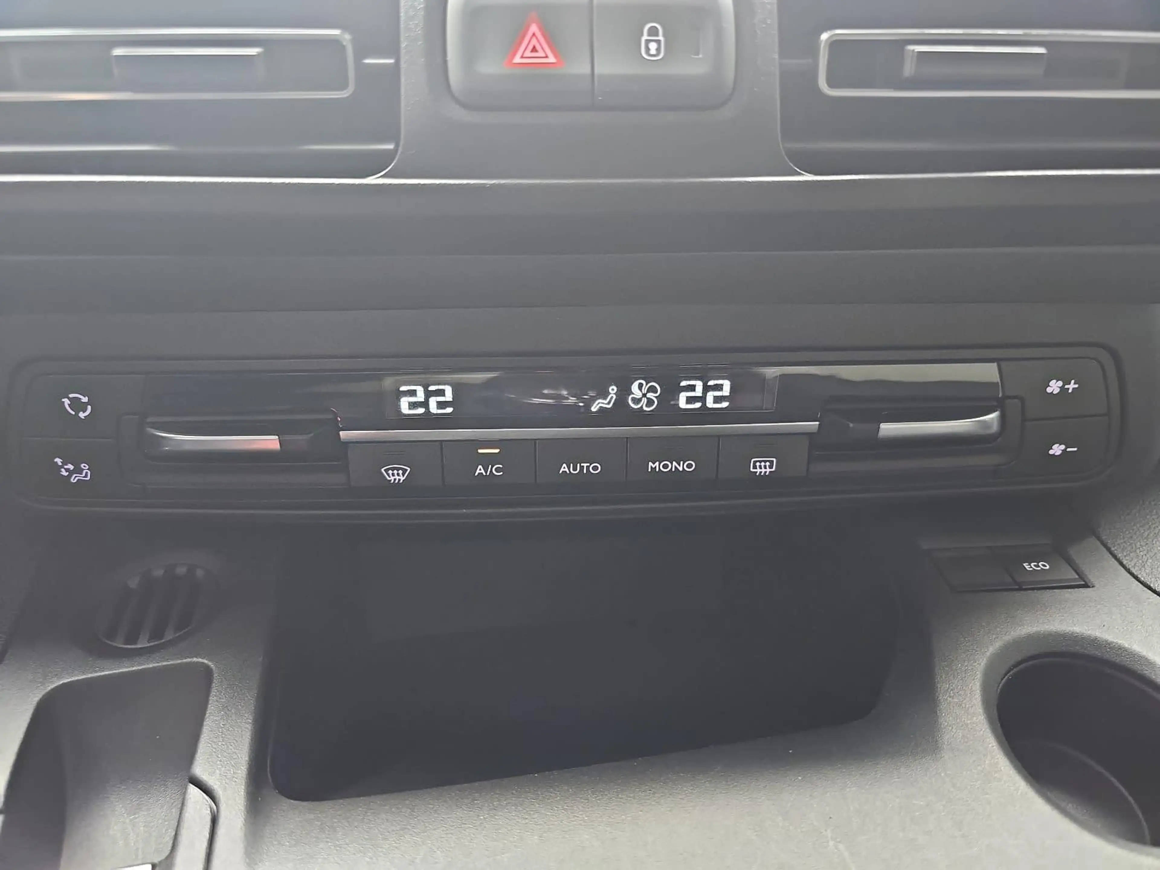 Citroen Berlingo Berlingo 1.2 PureTech 130 Shine XL HUD Kamera — photo 12