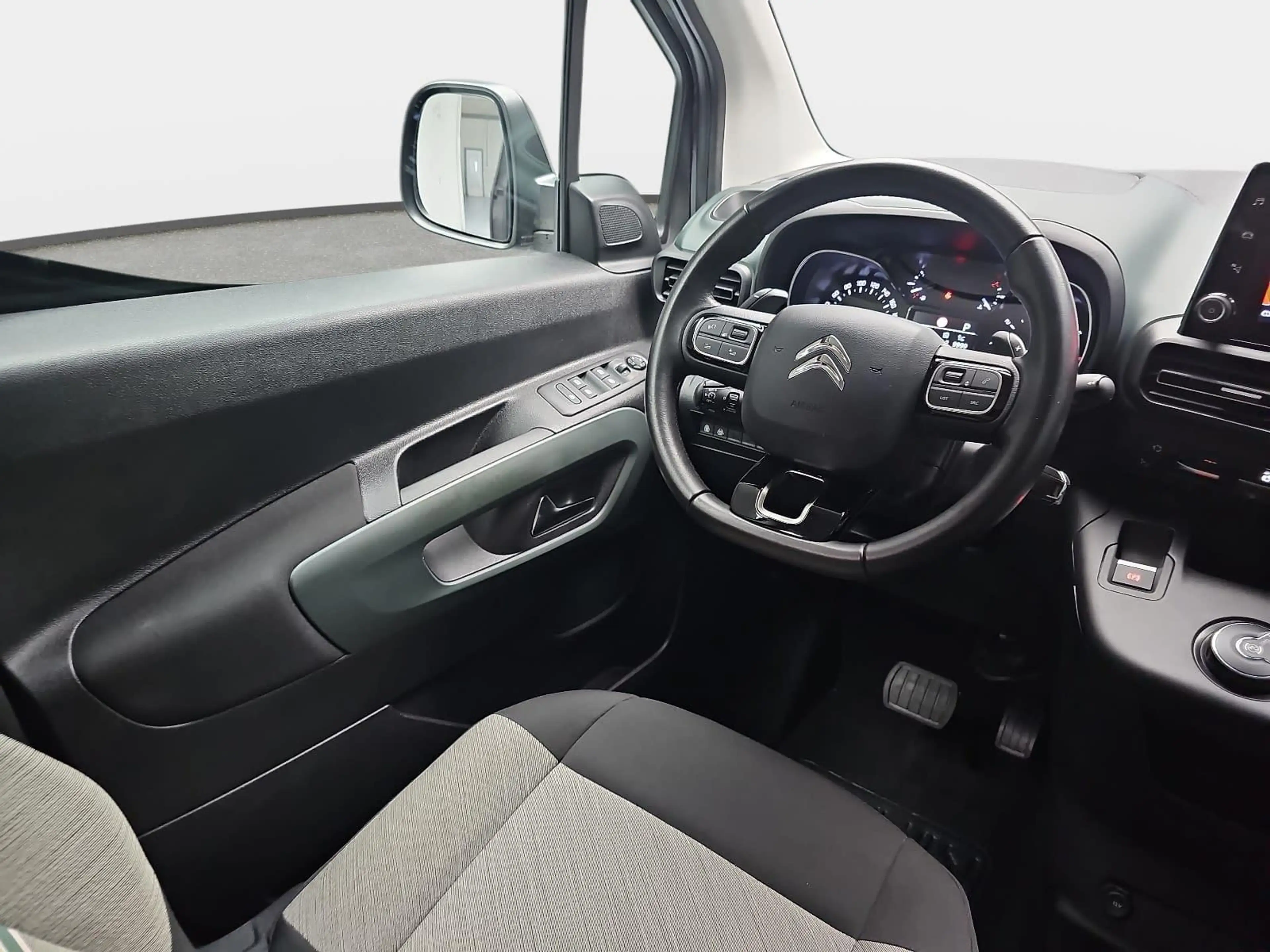 Citroen Berlingo Berlingo 1.2 PureTech 130 Shine XL HUD Kamera — photo 9
