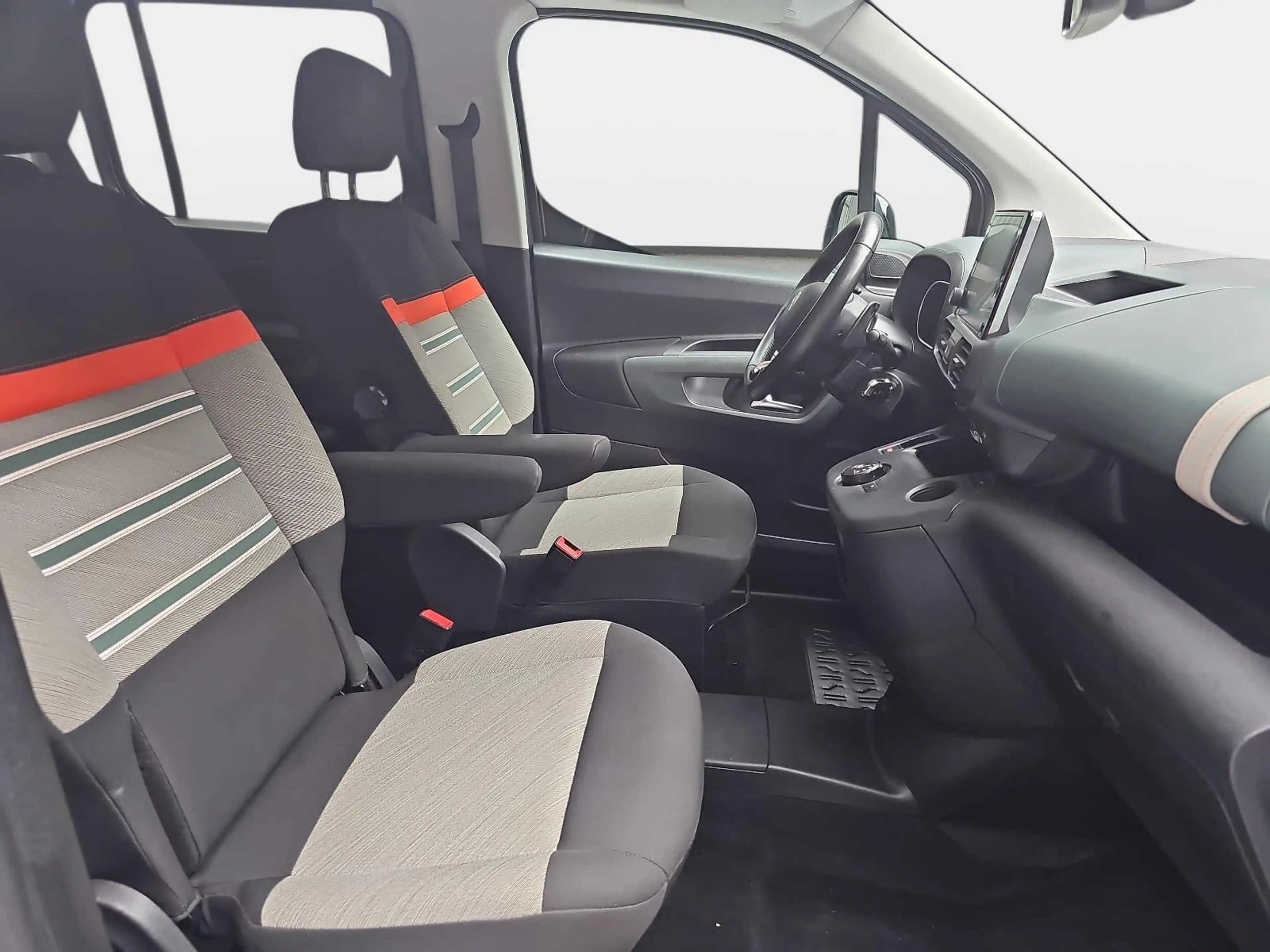 Citroen Berlingo Berlingo 1.2 PureTech 130 Shine XL HUD Kamera — photo 17