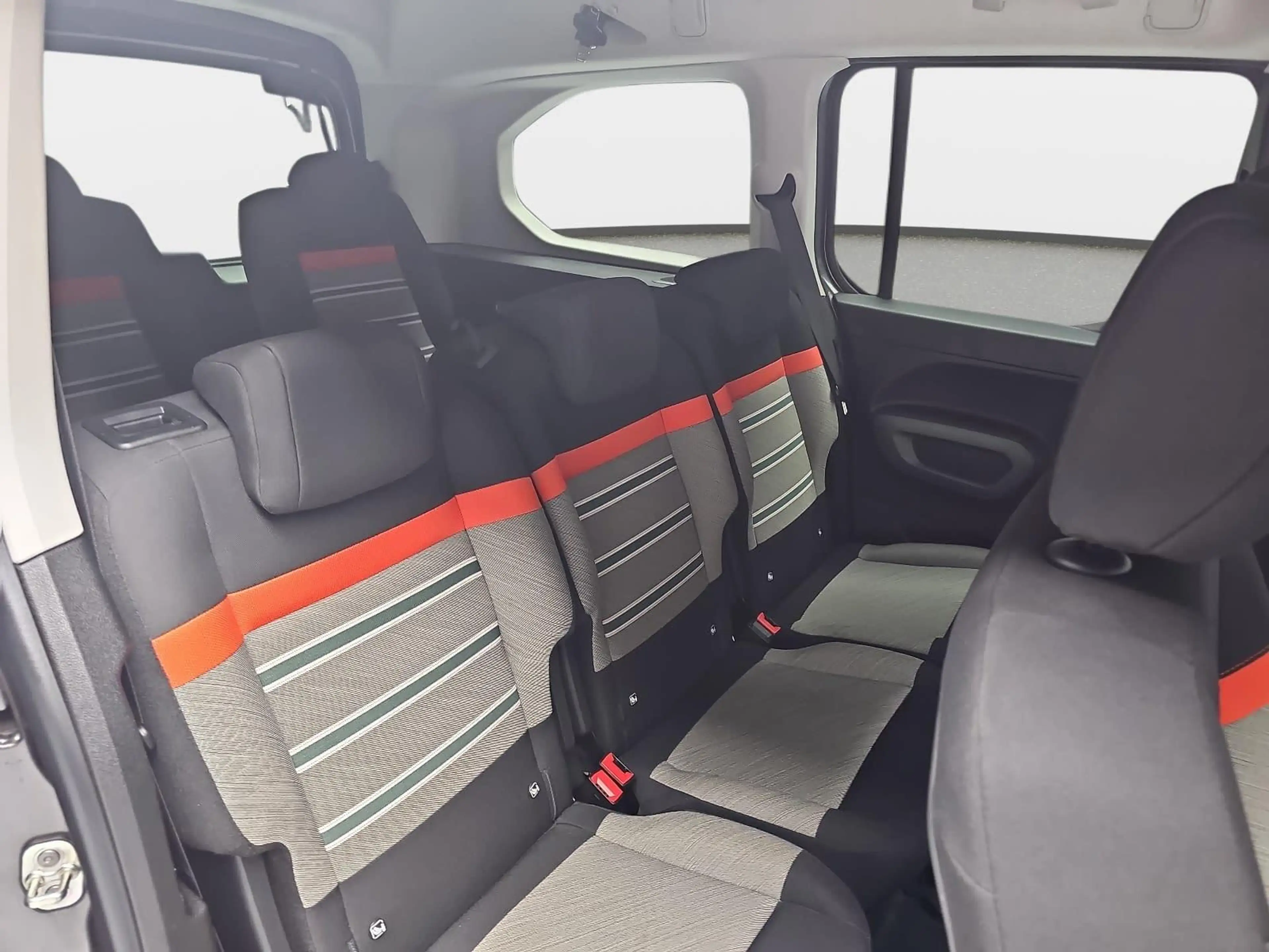 Citroen Berlingo Berlingo 1.2 PureTech 130 Shine XL HUD Kamera — photo 19