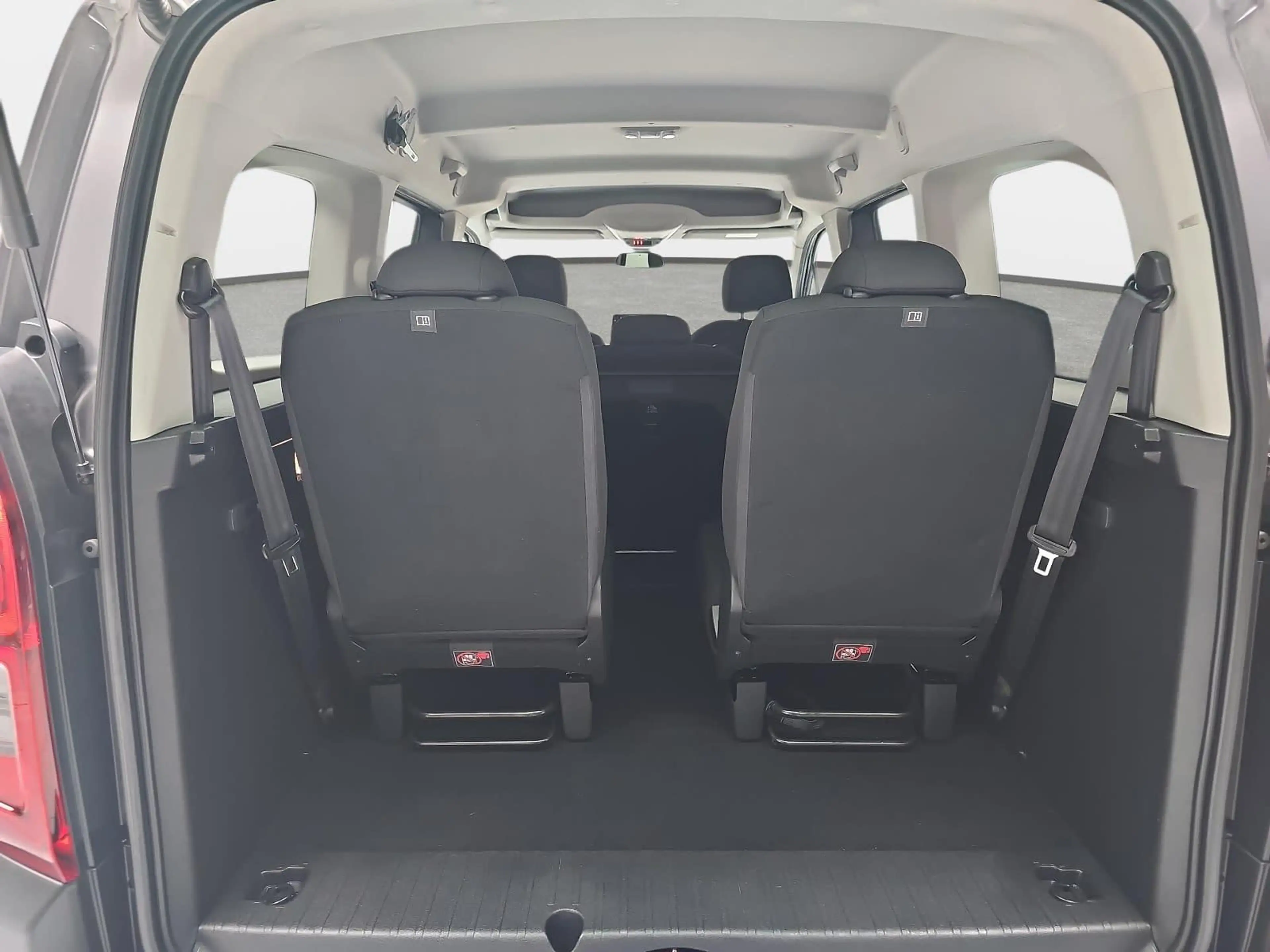 Citroen Berlingo Berlingo 1.2 PureTech 130 Shine XL HUD Kamera — photo 15