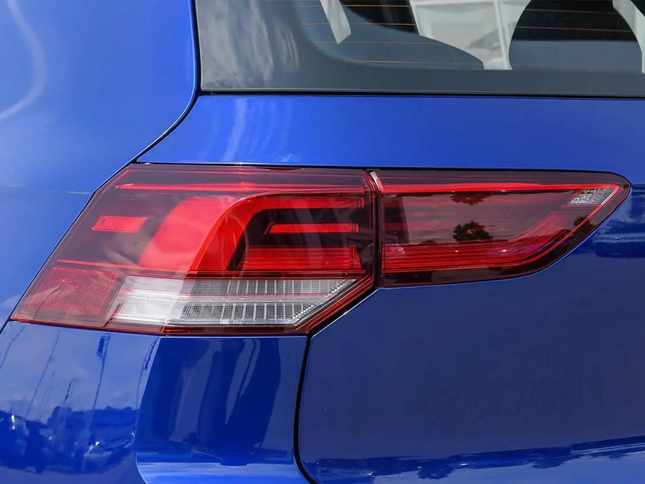 Volkswagen Golf R снимка Volkswagen Golf R