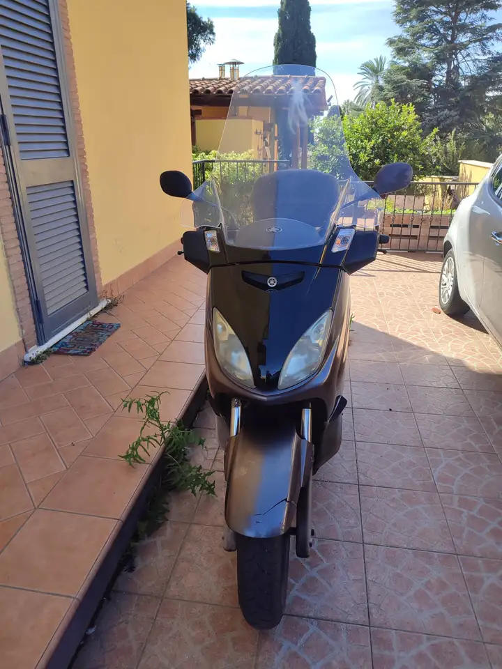 Yamaha X-Max 250