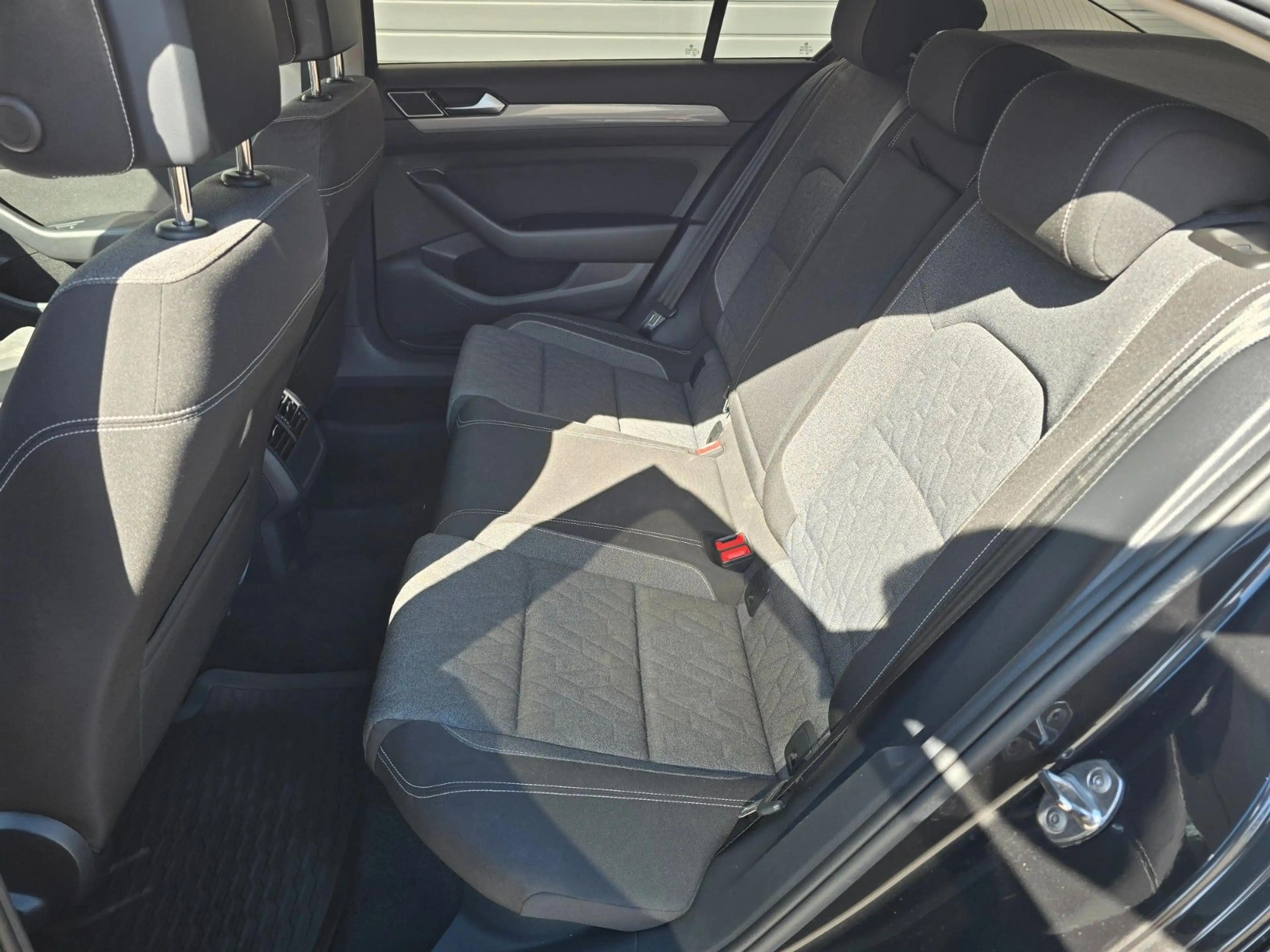 Volkswagen Passat Lim. Business,ACC,LED,5J Garantie — photo 11