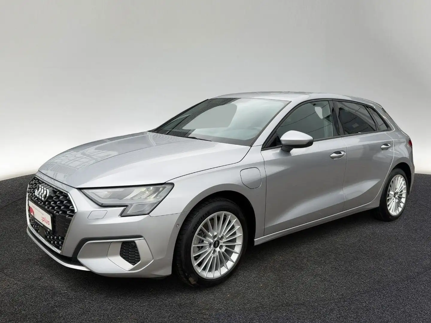 Audi A3 40 TFSI e advanced S tronic Navi Ka Silber - 2