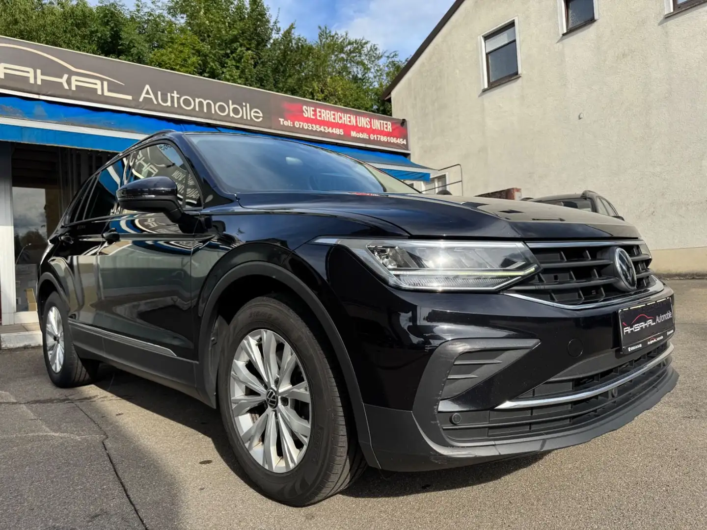 Volkswagen Tiguan Life 1.5 TSI*DSG*LED*NAVI*RFK*1. Hand* Schwarz - 2