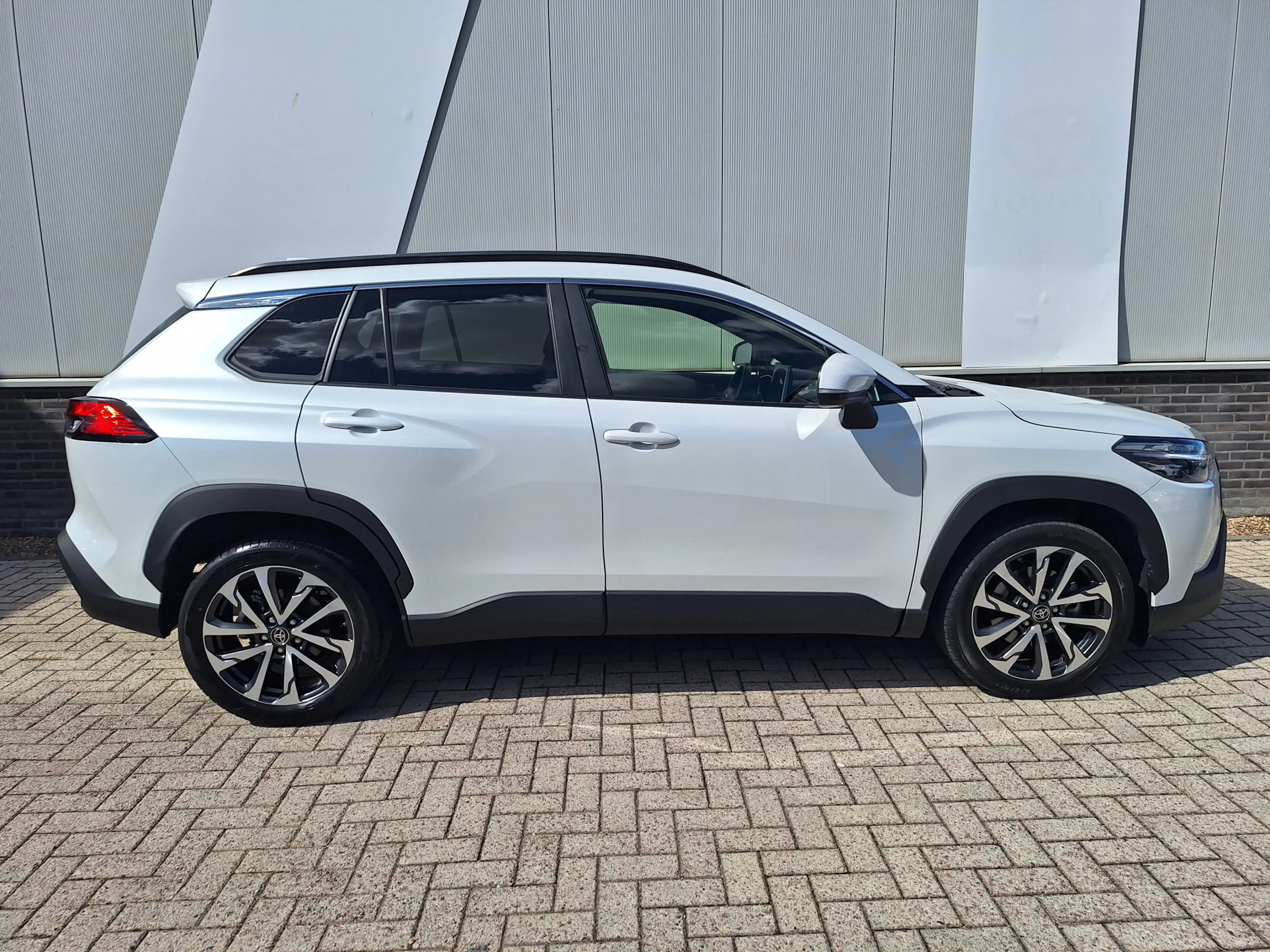 Toyota Corolla Cross Hybrid 140 Business Plus Pano PDC v+a Navi Autom a — photo 6