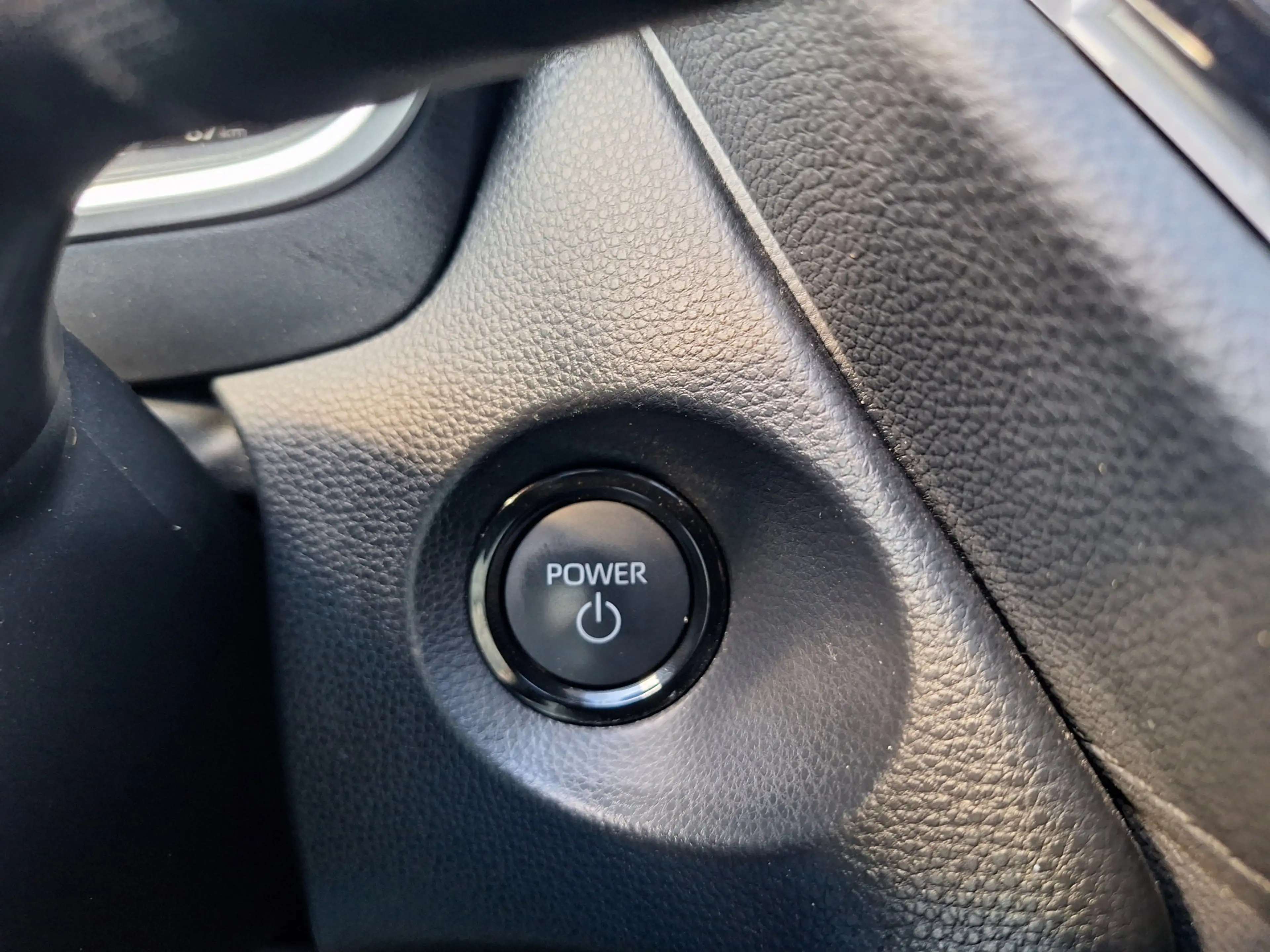 Toyota Corolla Cross Hybrid 140 Business Plus Pano PDC v+a Navi Autom a — photo 12
