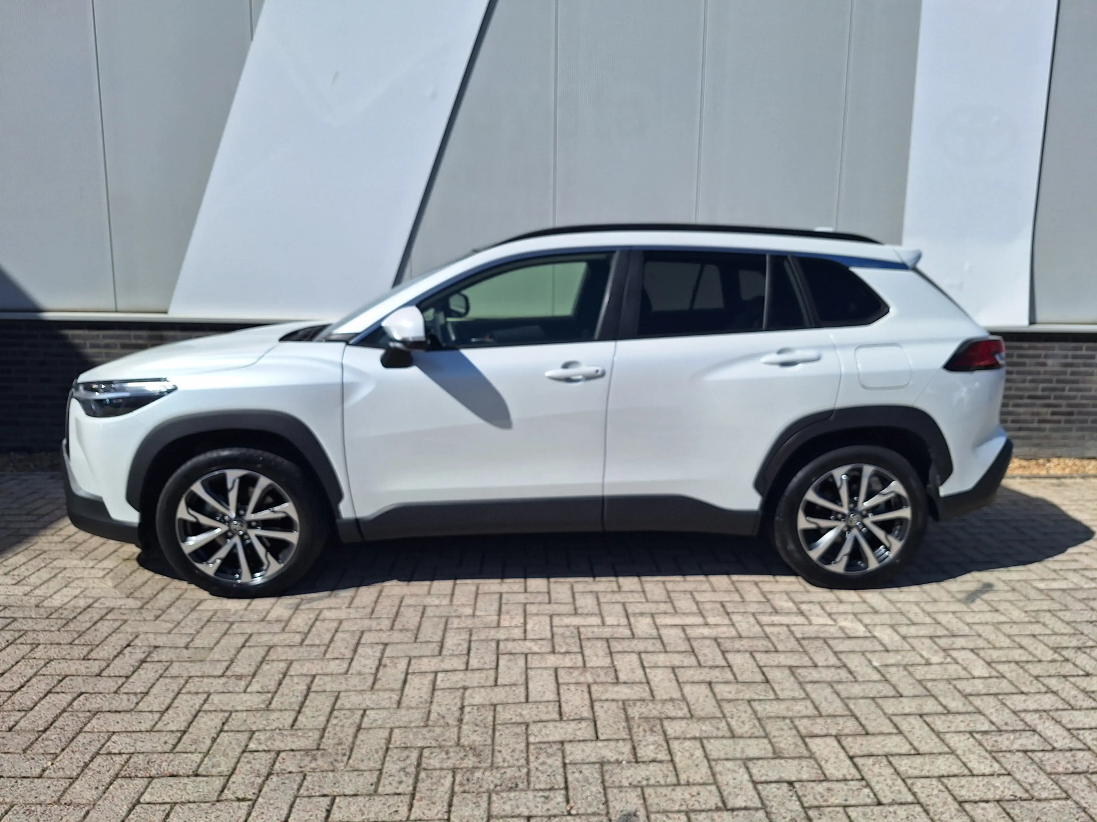 Toyota Corolla Cross Hybrid 140 Business Plus Pano PDC v+a Navi Autom a — photo 3