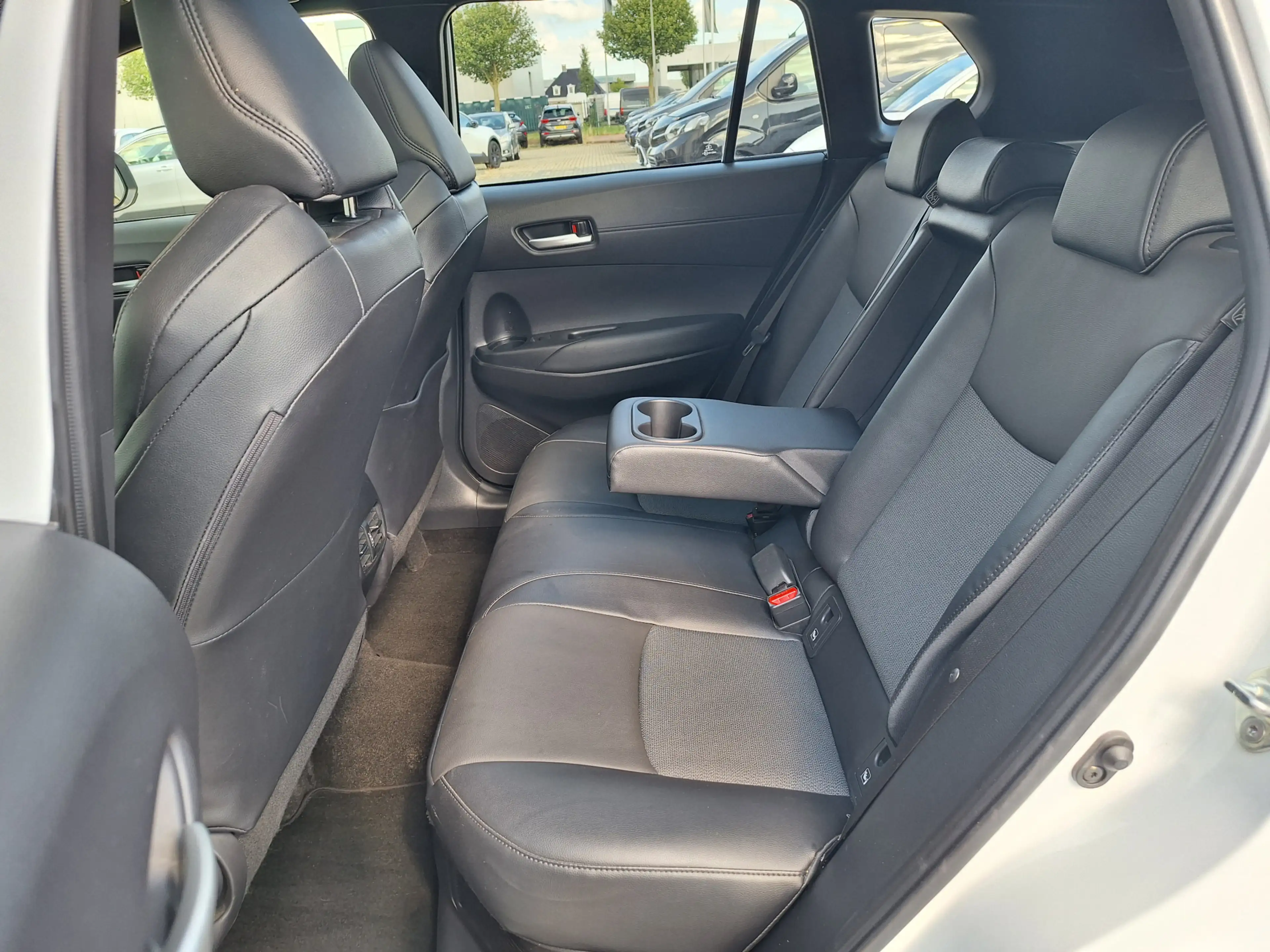Toyota Corolla Cross Hybrid 140 Business Plus Pano PDC v+a Navi Autom a — photo 37
