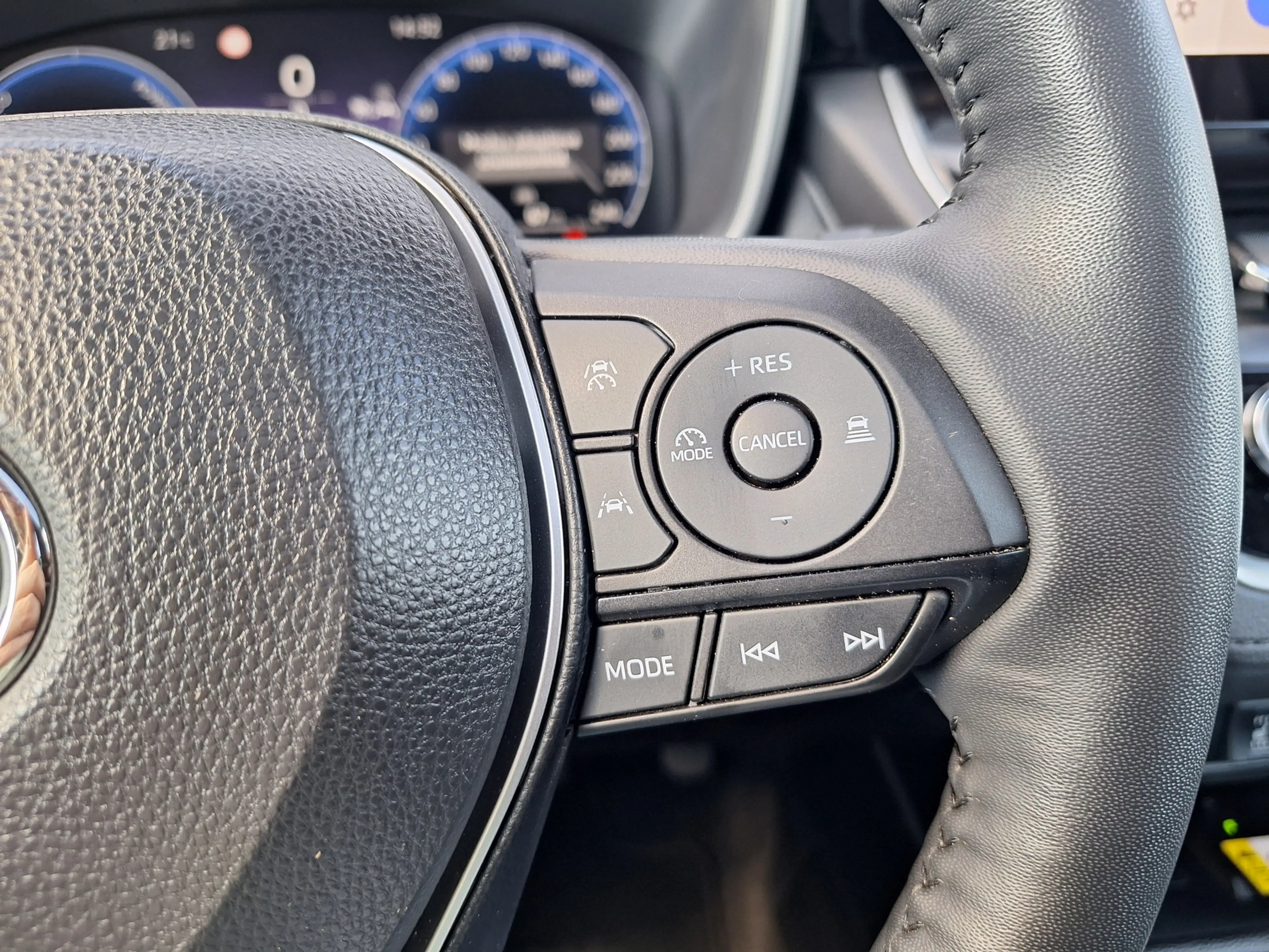 Toyota Corolla Cross Hybrid 140 Business Plus Pano PDC v+a Navi Autom a — photo 13