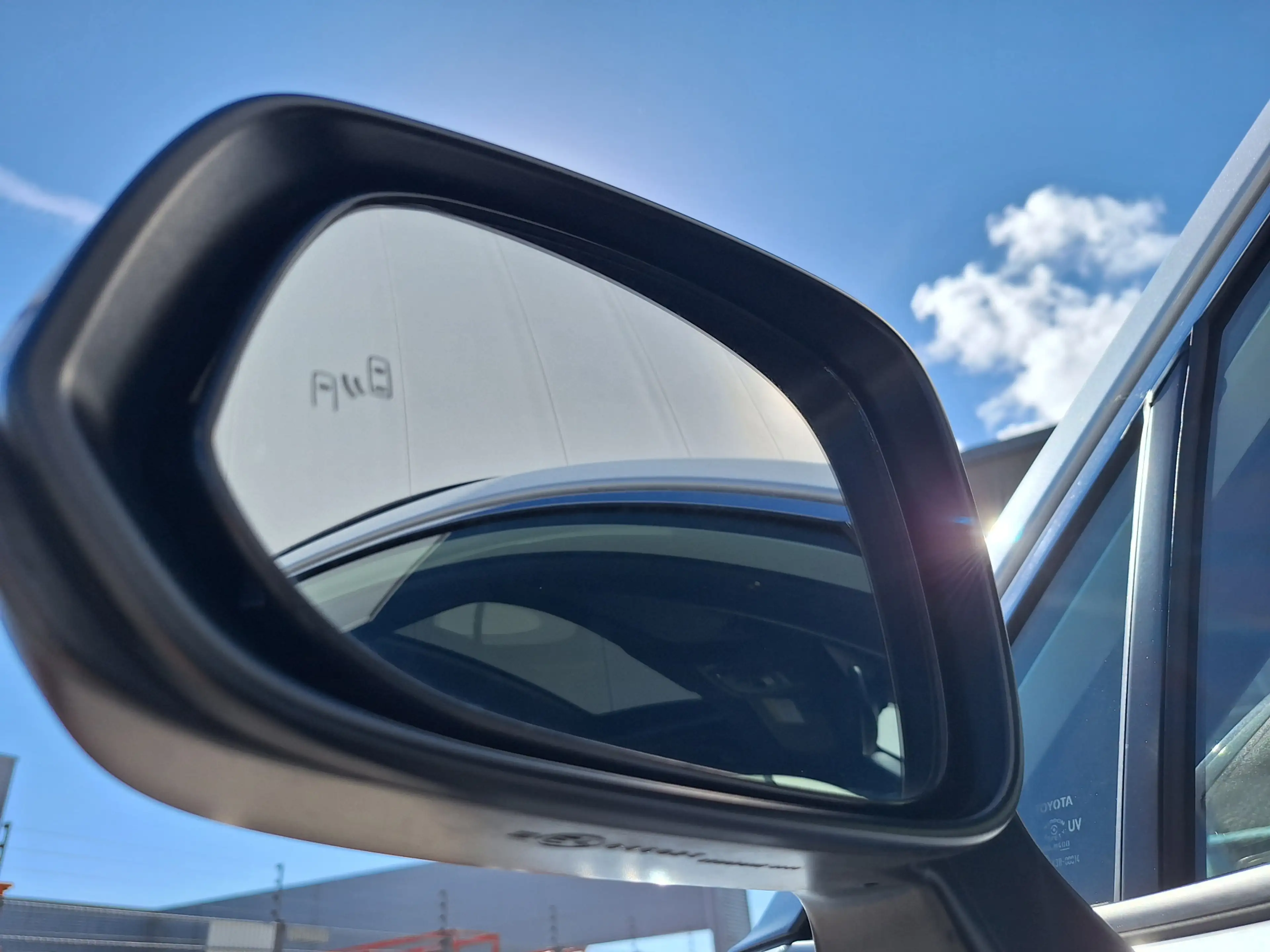 Toyota Corolla Cross Hybrid 140 Business Plus Pano PDC v+a Navi Autom a — photo 24