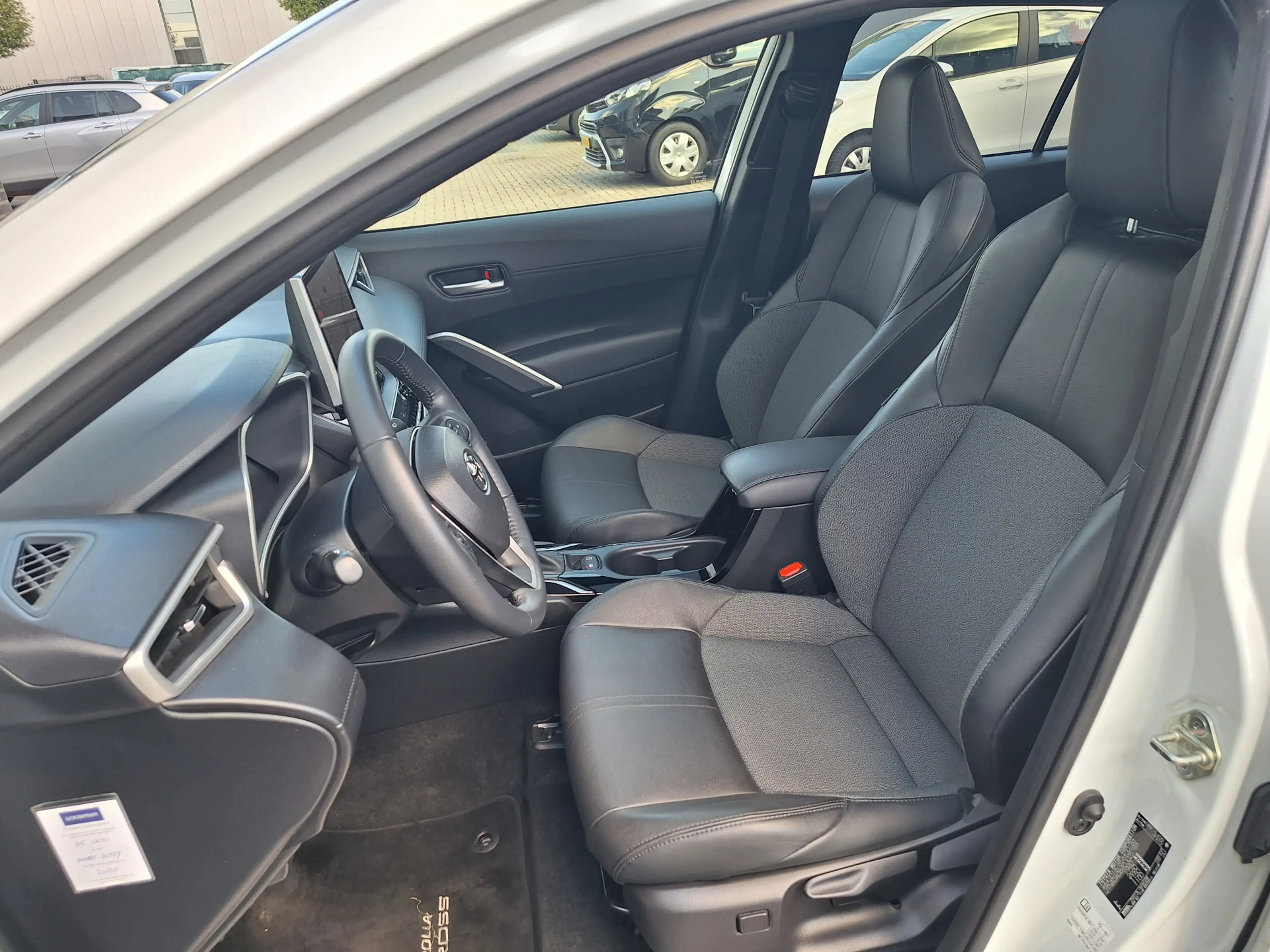 Toyota Corolla Cross Hybrid 140 Business Plus Pano PDC v+a Navi Autom a — photo 10