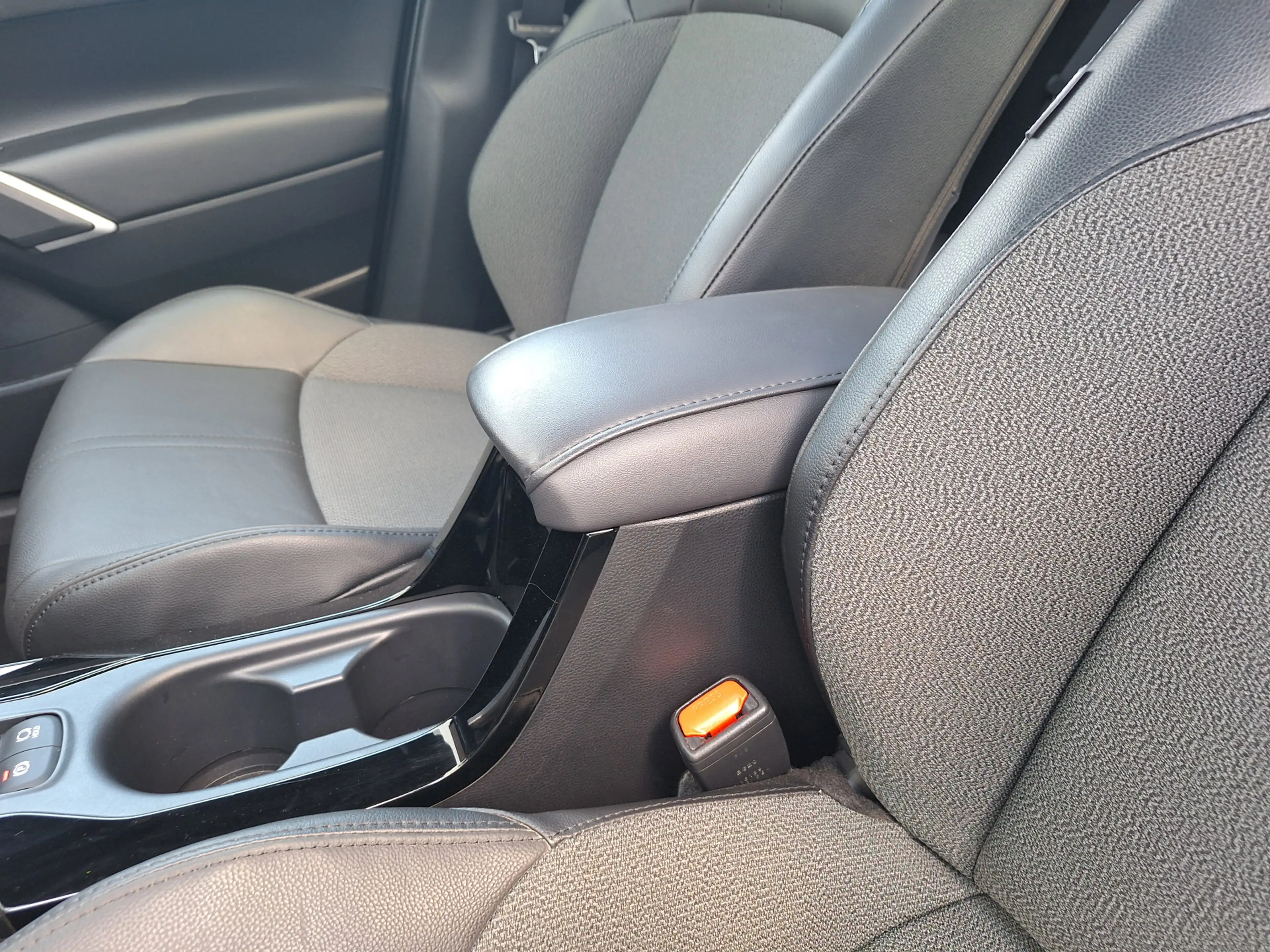 Toyota Corolla Cross Hybrid 140 Business Plus Pano PDC v+a Navi Autom a — photo 21