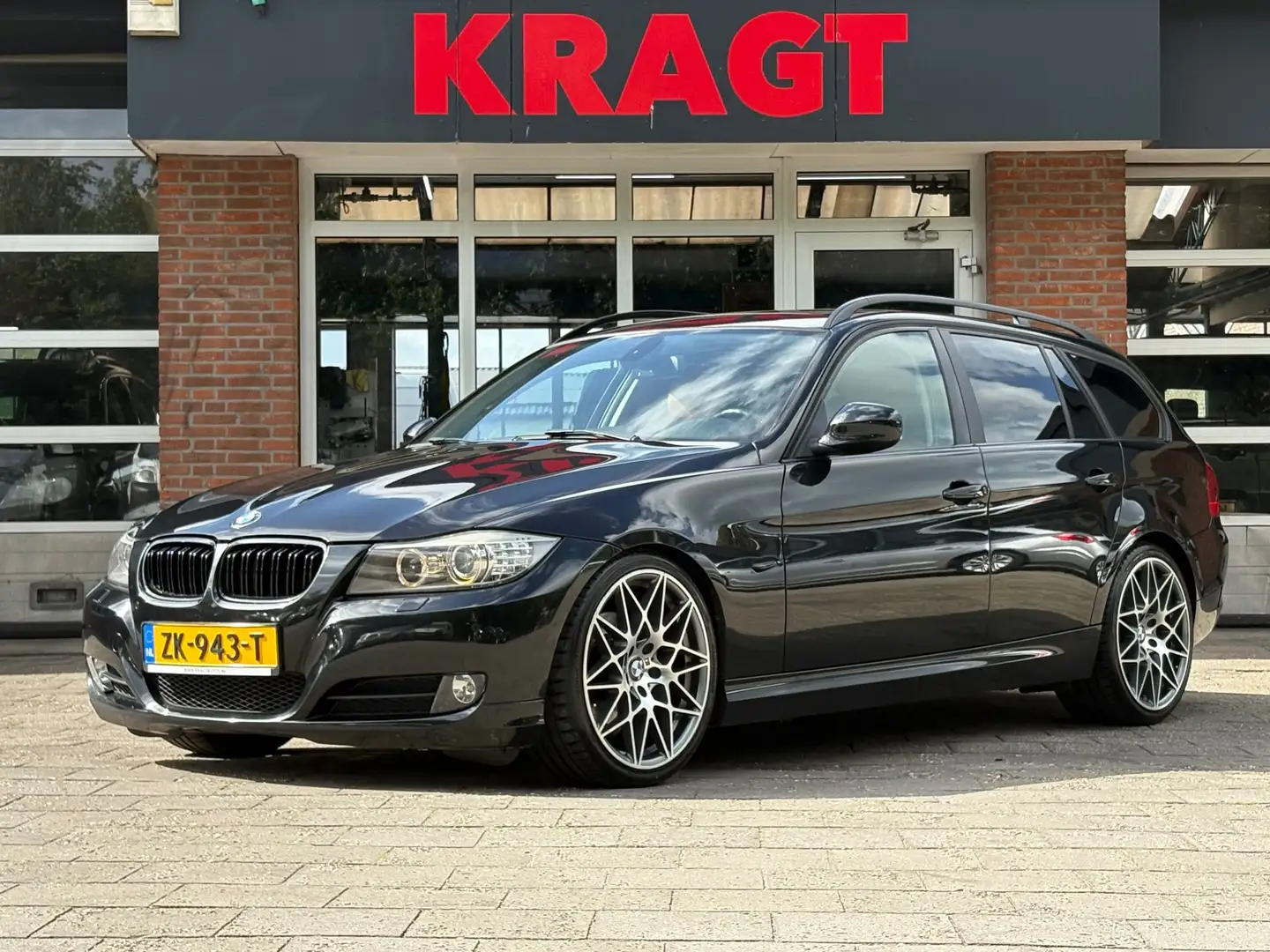 BMW 318 3-serie Touring Excutive 318i 140 pk - AUTOMAAT - Zwart - 1