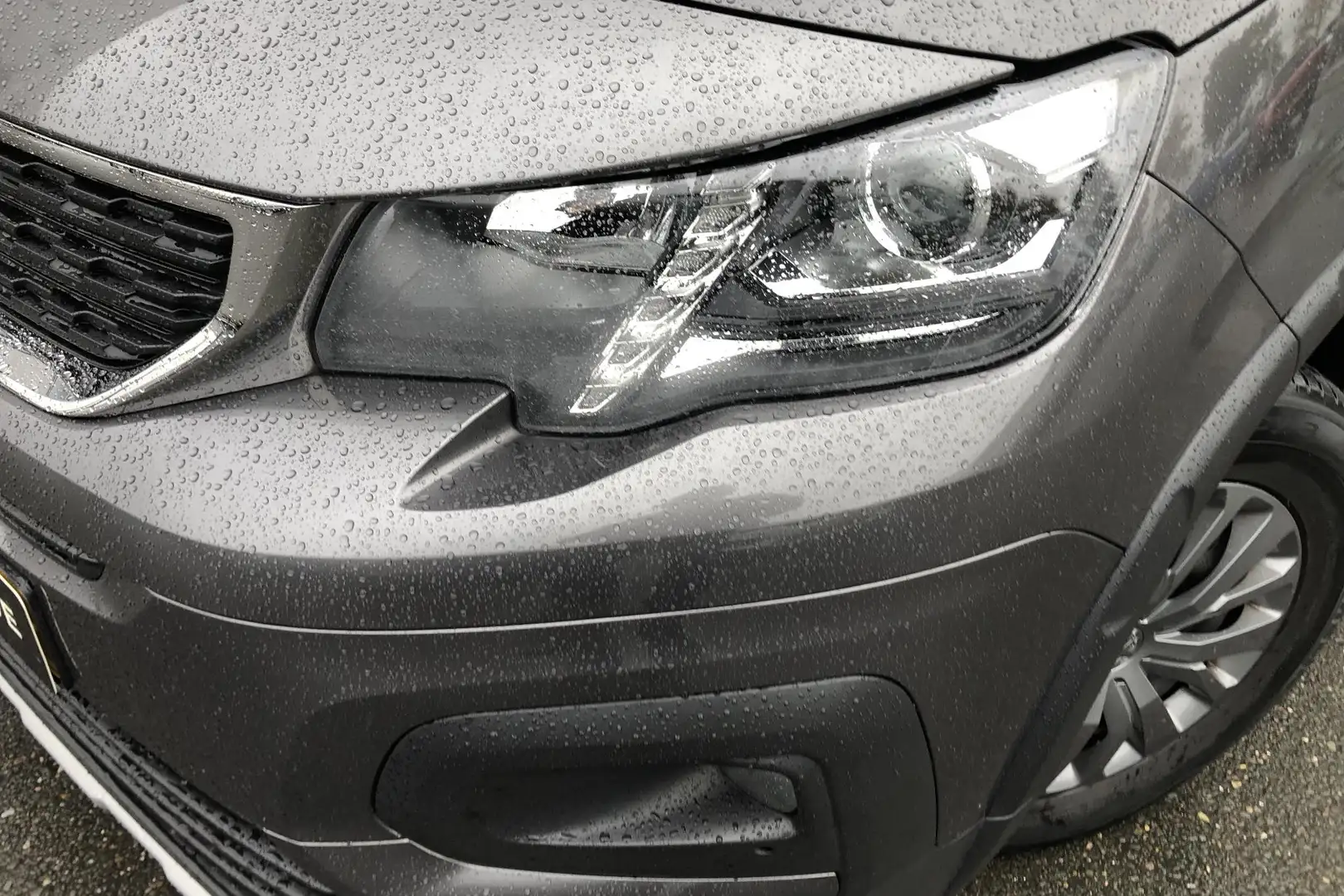 Peugeot Rifter 1.2 110pk Allure | Navigatie via App | Trekhaak | Gris - 2