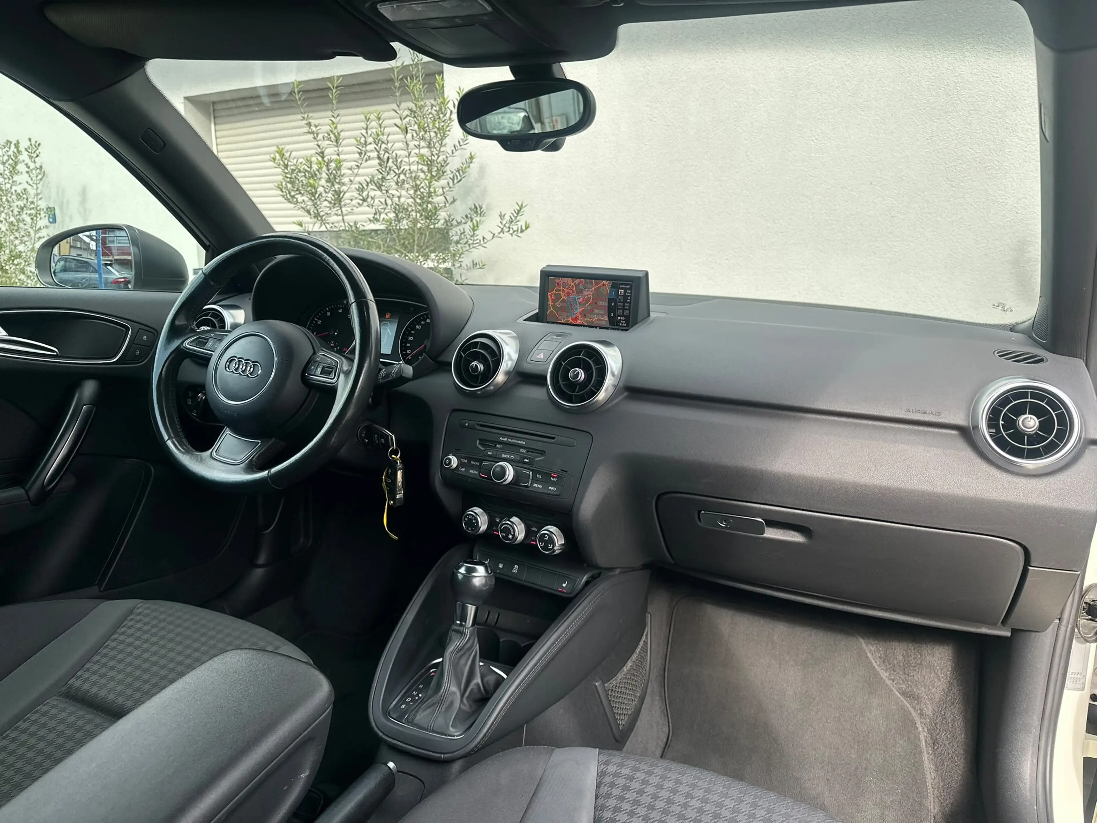 Audi A1 1,4 S-line*Automatik*SHZ*NAVI*PDC*BLEU*ALU* — photo 15