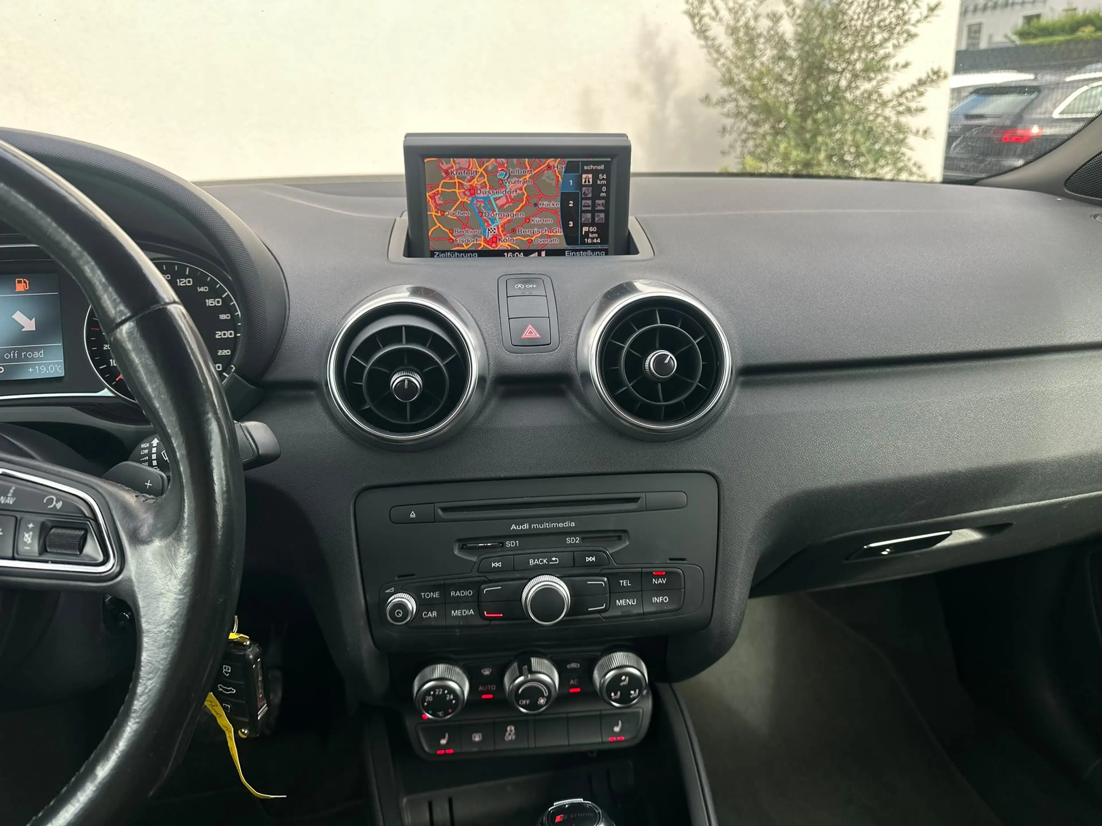 Audi A1 1,4 S-line*Automatik*SHZ*NAVI*PDC*BLEU*ALU* — photo 16