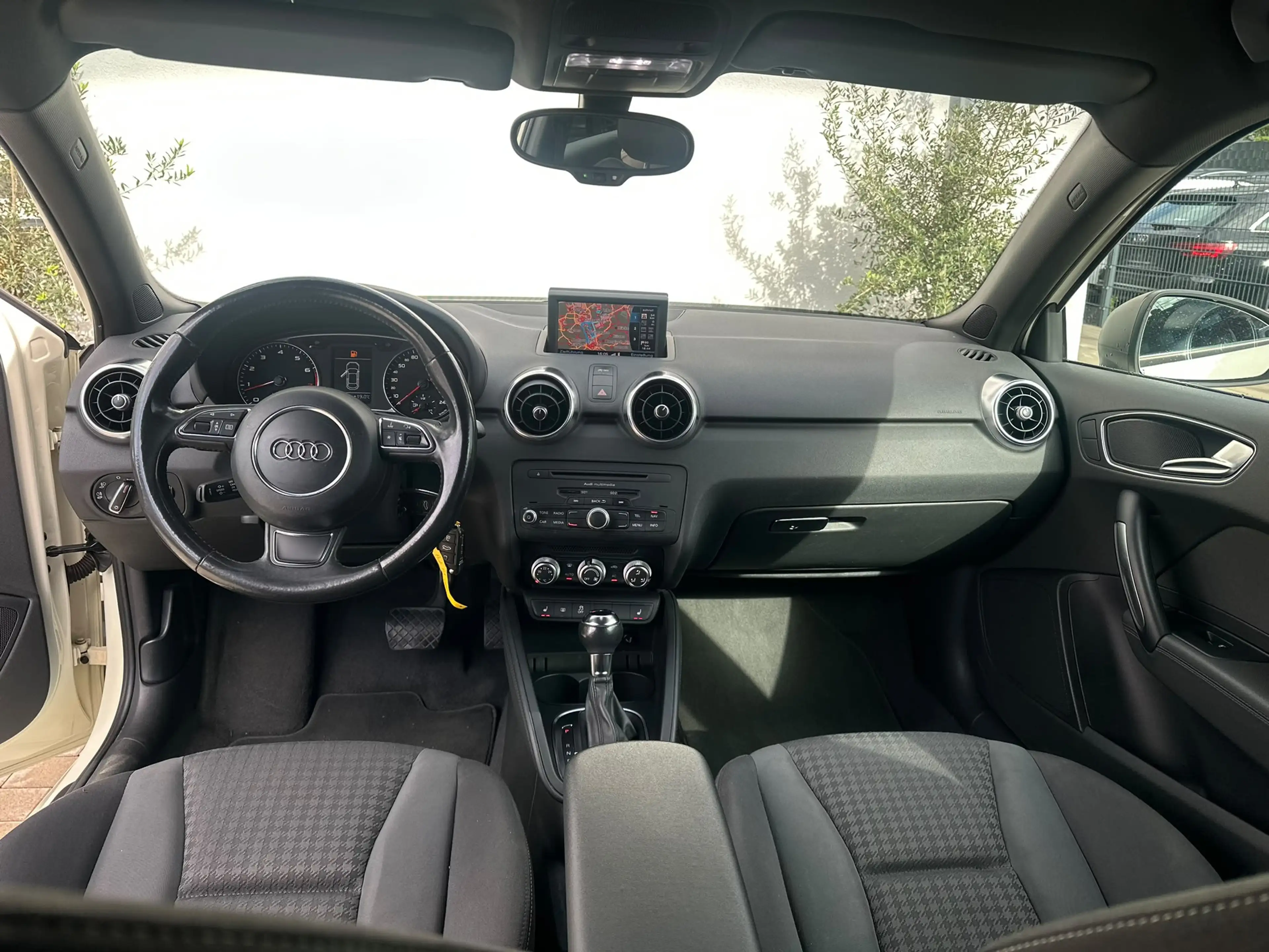 Audi A1 1,4 S-line*Automatik*SHZ*NAVI*PDC*BLEU*ALU* — photo 13