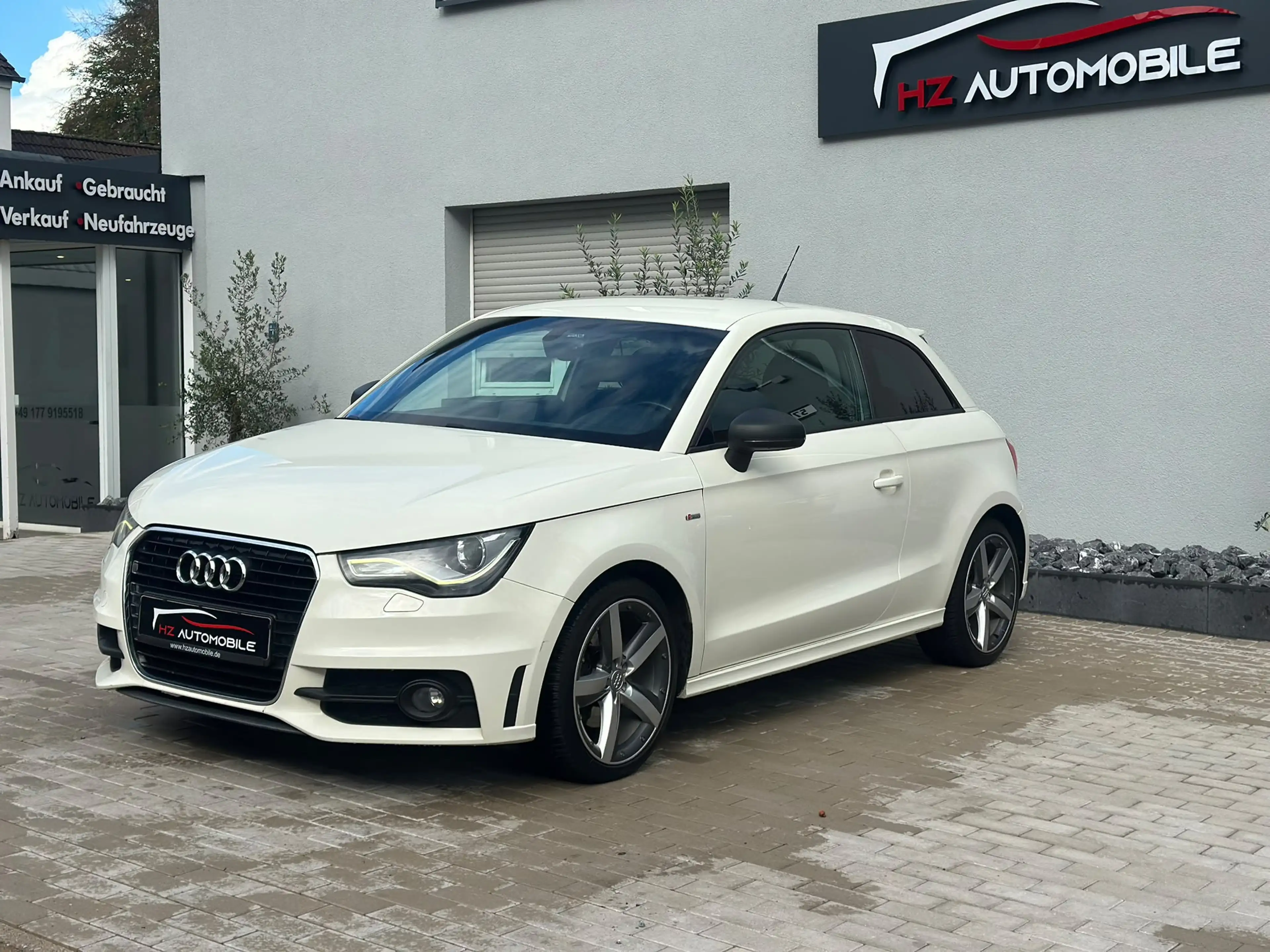 Audi A1 1,4 S-line*Automatik*SHZ*NAVI*PDC*BLEU*ALU*