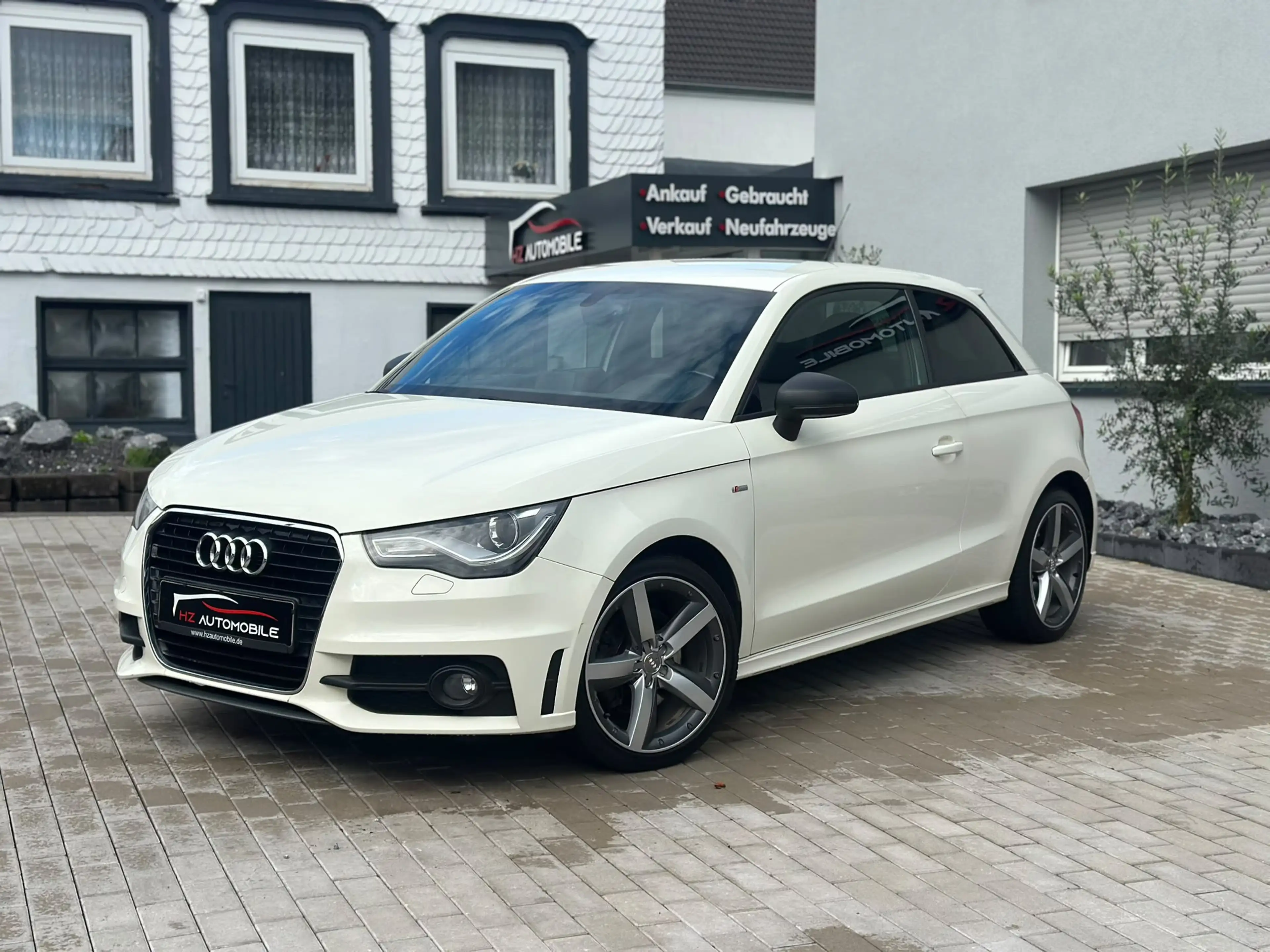 Audi A1 1,4 S-line*Automatik*SHZ*NAVI*PDC*BLEU*ALU* — photo 3