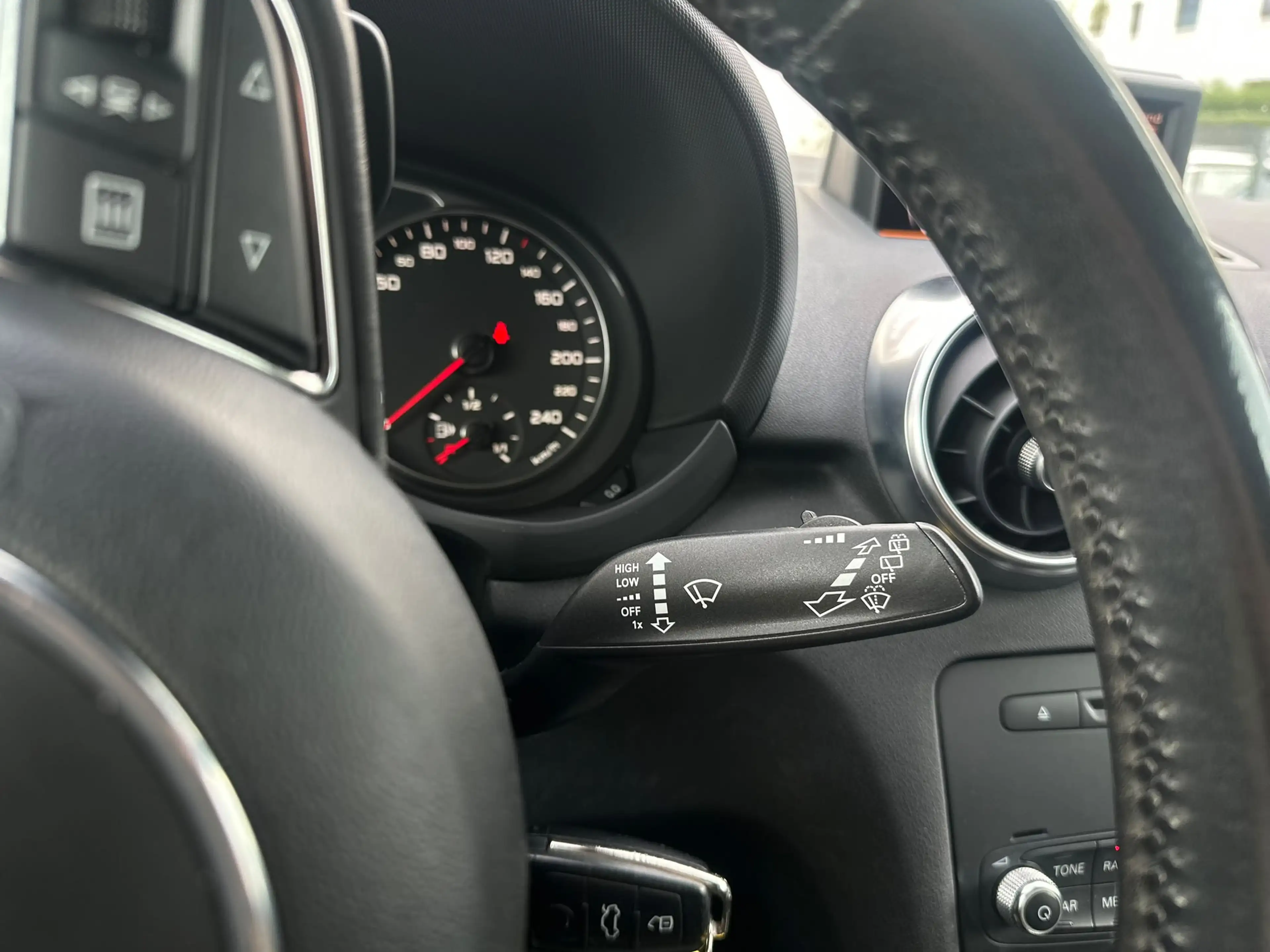 Audi A1 1,4 S-line*Automatik*SHZ*NAVI*PDC*BLEU*ALU* — photo 18